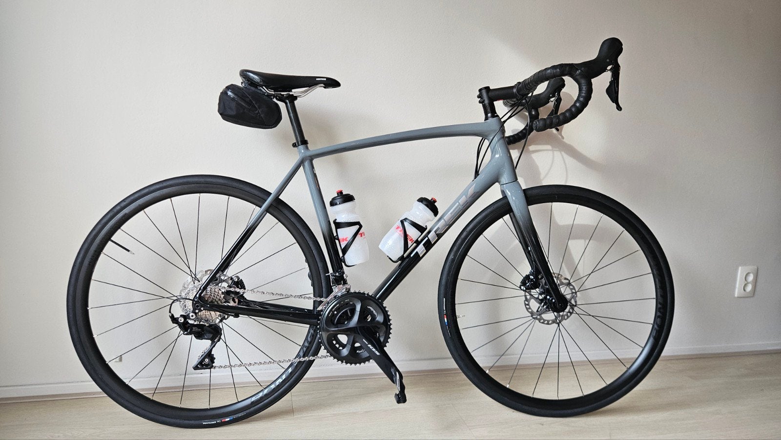 Trek Emonda ALR 5 maat 58cm Grijs Zwart, Fietsen en Brommers, Fietsen | Racefietsen, 28 inch, Heren, Aluminium, Zo goed als nieuw