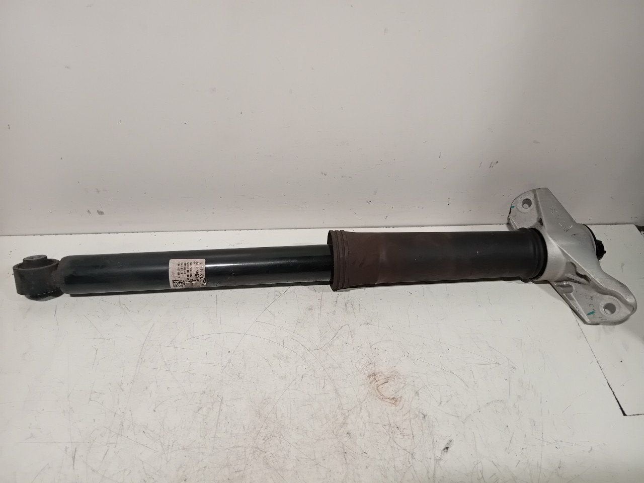Schokbreker links achter Lynk & Co 01, Onderdelen@venauto.nl, Van der Ven Autorecycling B.V., Gebruikt, Ettenseweg 76, 4706 PB Roosendaal, The Netherlands
