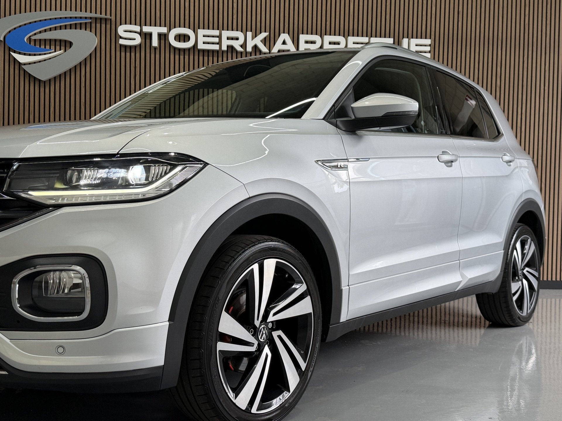 Volkswagen T-Cross 1.5 TSI 150pk Style R-Line | Camera | PDC, Zwart, 4 cilinders, 150 pk, SUV of Terreinwagen