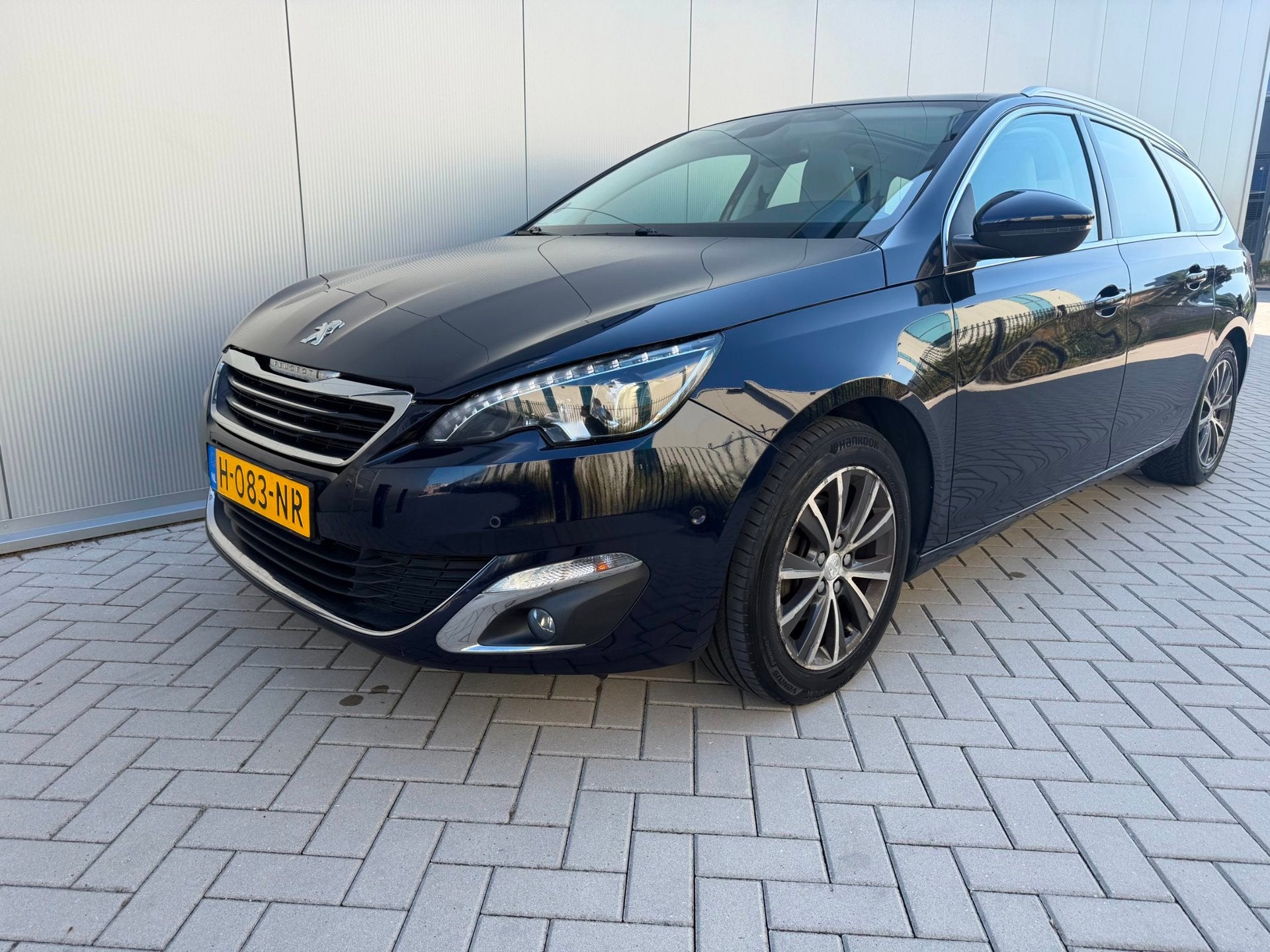 Peugeot 308 SW 1.2 PureTech Blue Lease Executive, Auto's, Gebruikt, 1199 cc, Alcantara, Grijs