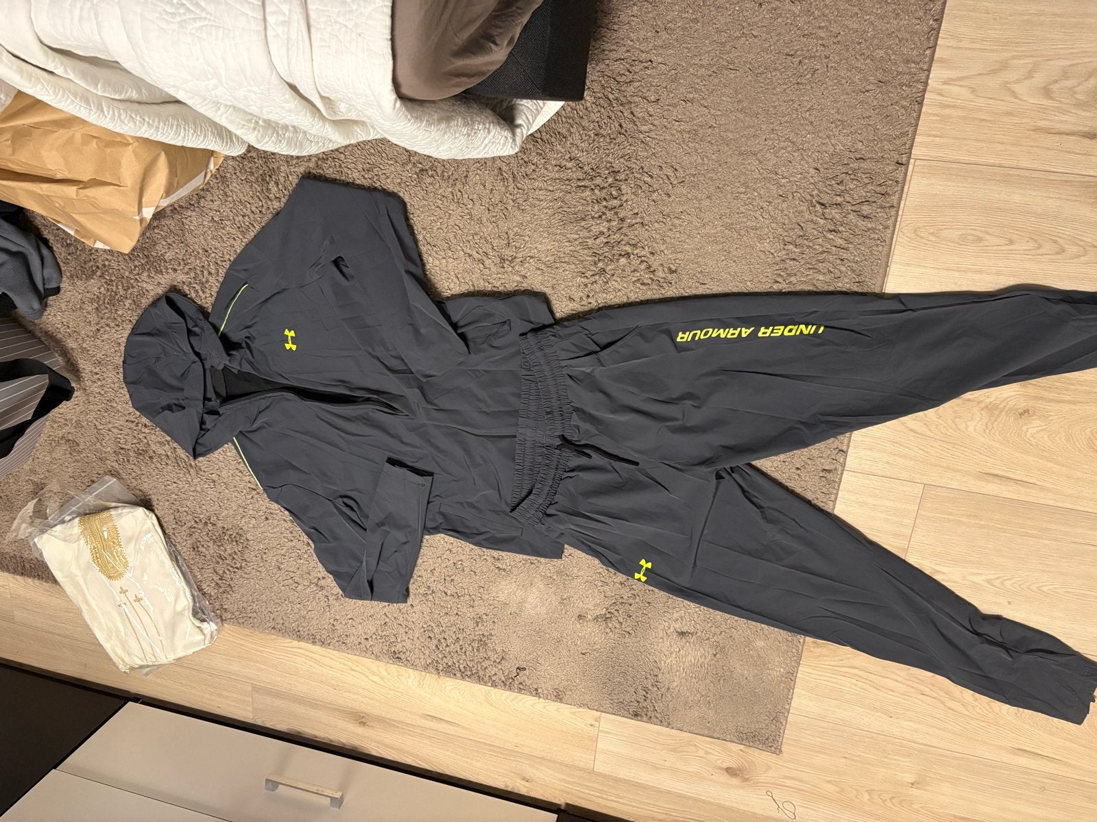 Under Armour Trainingspak - Grijs/Geel - Maat L, Maat 42/44 (L), Ophalen of Verzenden, Grijs, Fitness of Aerobics