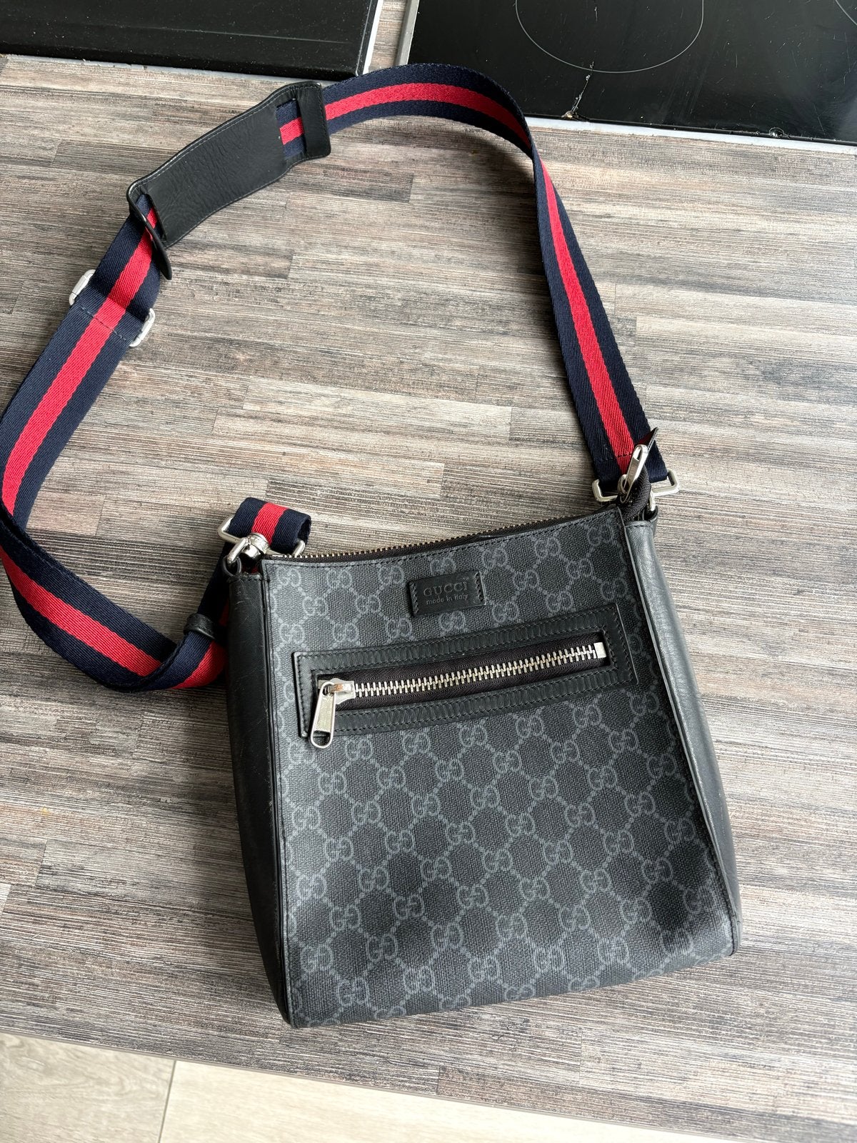 Gucci tasje met serienummer - Gebruikt maar goede staat, Sieraden, Tassen en Uiterlijk, Tassen | Schoudertassen, Overige merken