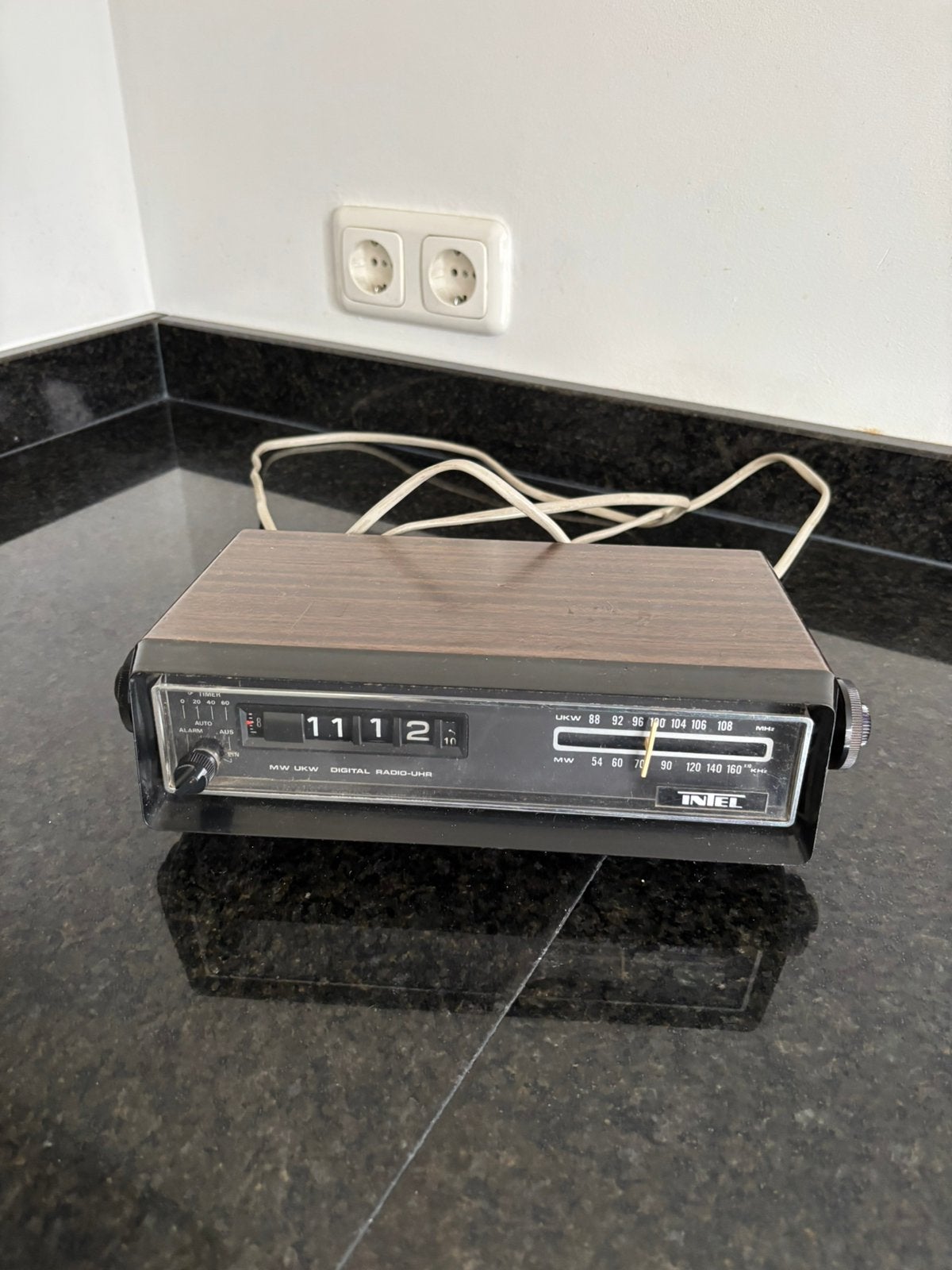 Vintage Iniel wekkerradio jaren 70 retro rolcijferklok!, Ophalen of Verzenden, Gebruikt