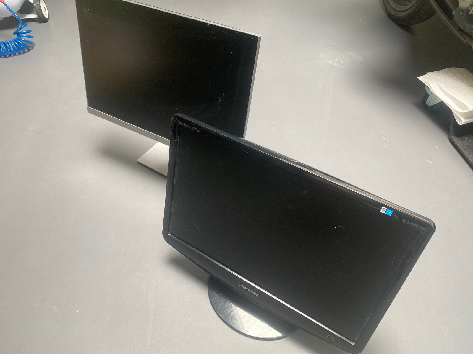 HP E243 en Samsung SyncMaster 223BW monitoren, Computers en Software, Monitoren, Ophalen, Gebruikt, IPS, In hoogte verstelbaar