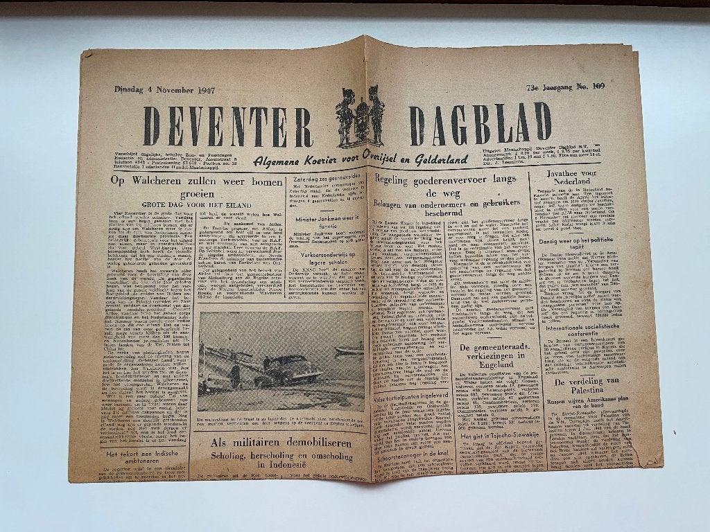 D145 Originele Pagina's Deventer Dagblad 4 november 1947, Ophalen of Verzenden, 1940 tot 1960, Nederland, Krant