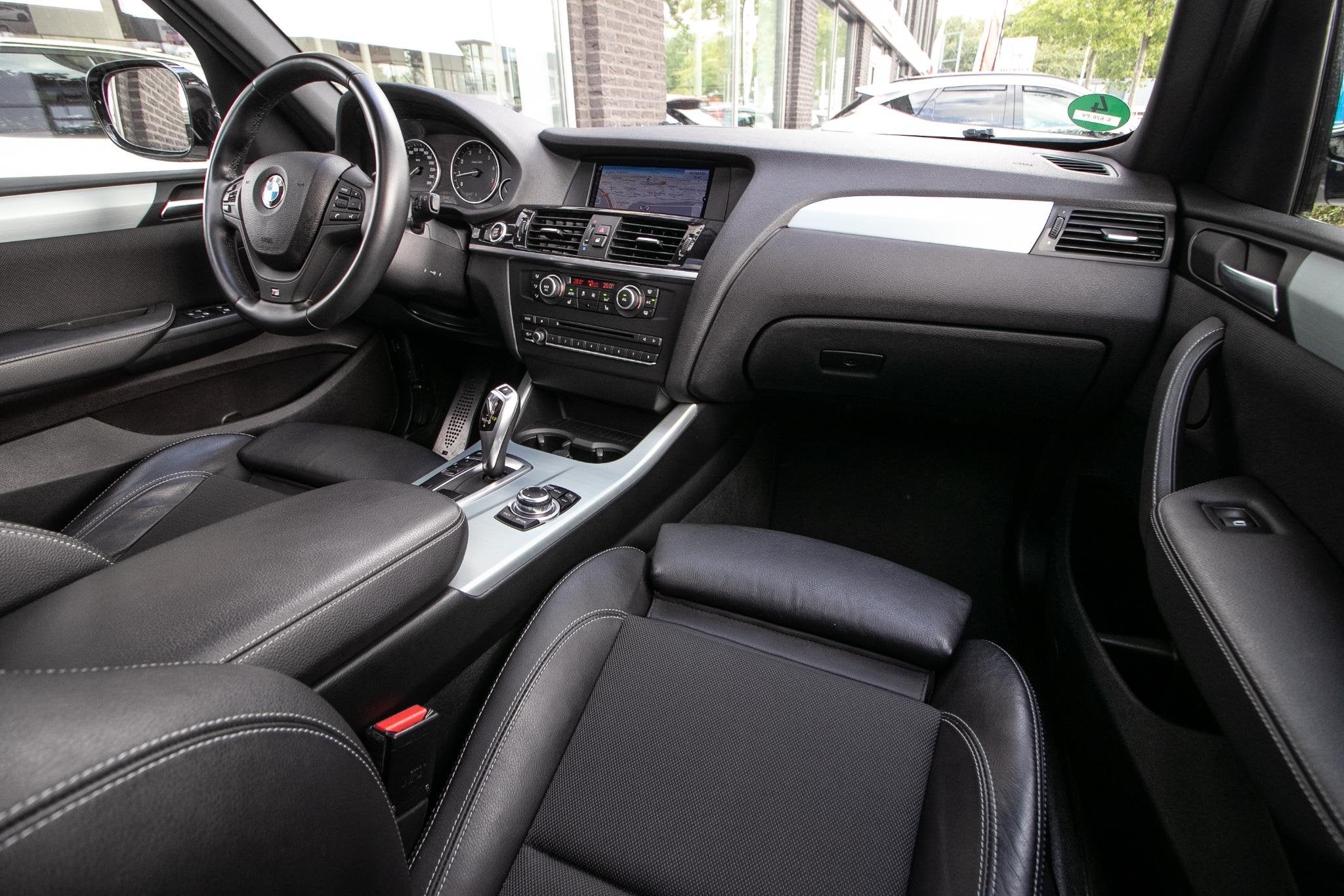 BMW X3 xDrive28i High Executive M-sport - Schuif/kanteldak |, Auto's, Gebruikt, 4 cilinders, 2000 kg, Wit