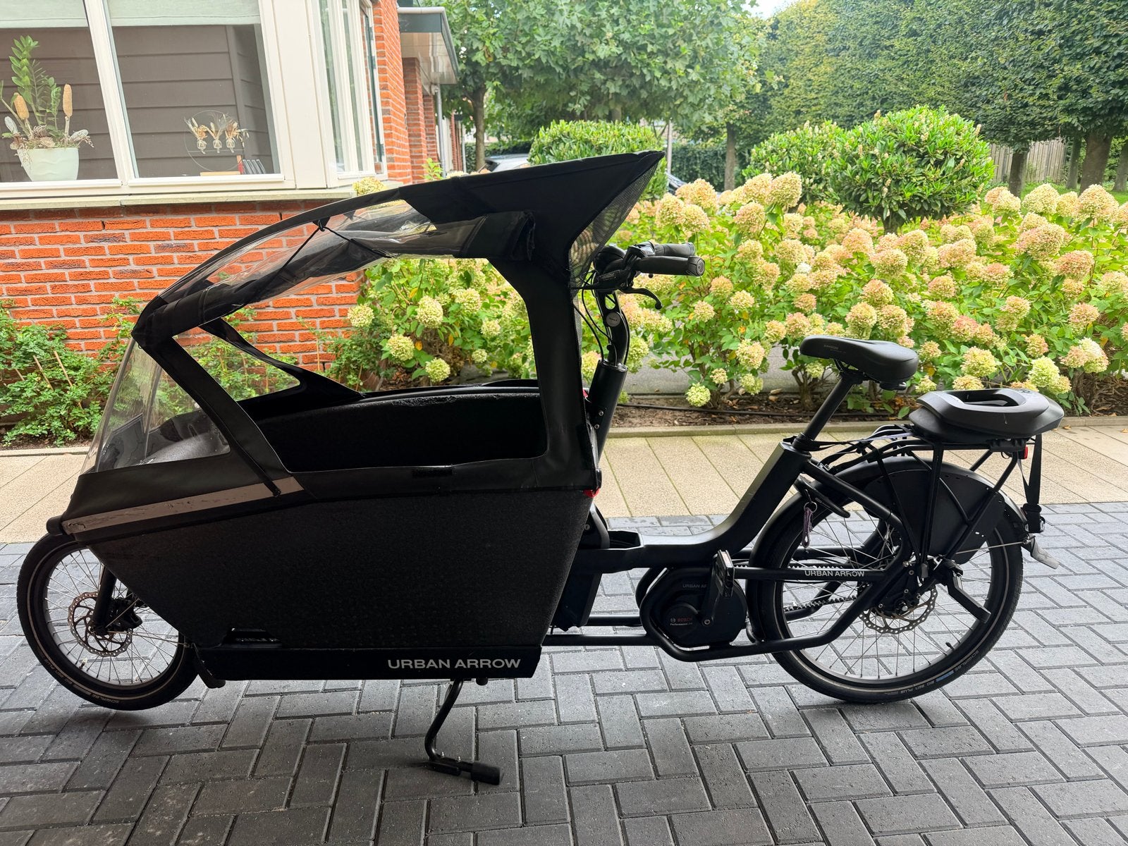 Urban Arrow bakfiets met Maxi-Cosi steunen, Gebruikt, 3 kinderen, Elektrisch, Schijfrem
