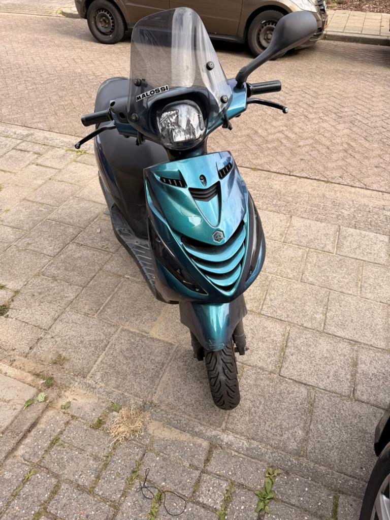 Zip 4 takt. Kameleon kleur, Fietsen en Brommers, Scooters | Piaggio, Ophalen, Gebruikt, Maximaal 45 km/u, Zip
