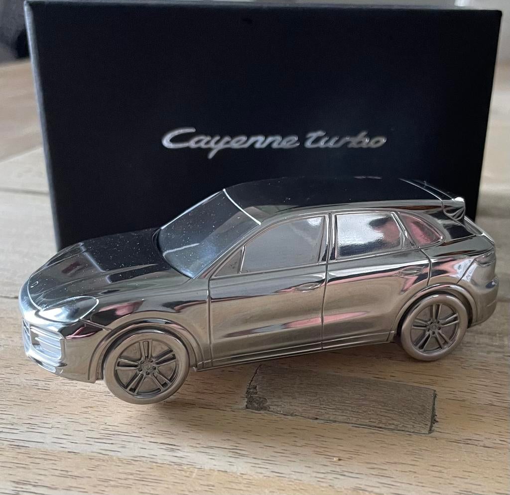 Porsche Cayenne E3  chroom aluminium paperweight, Hobby en Vrije tijd, Modelauto's | 1:43, Ophalen of Verzenden, Nieuw, Auto, Overige merken