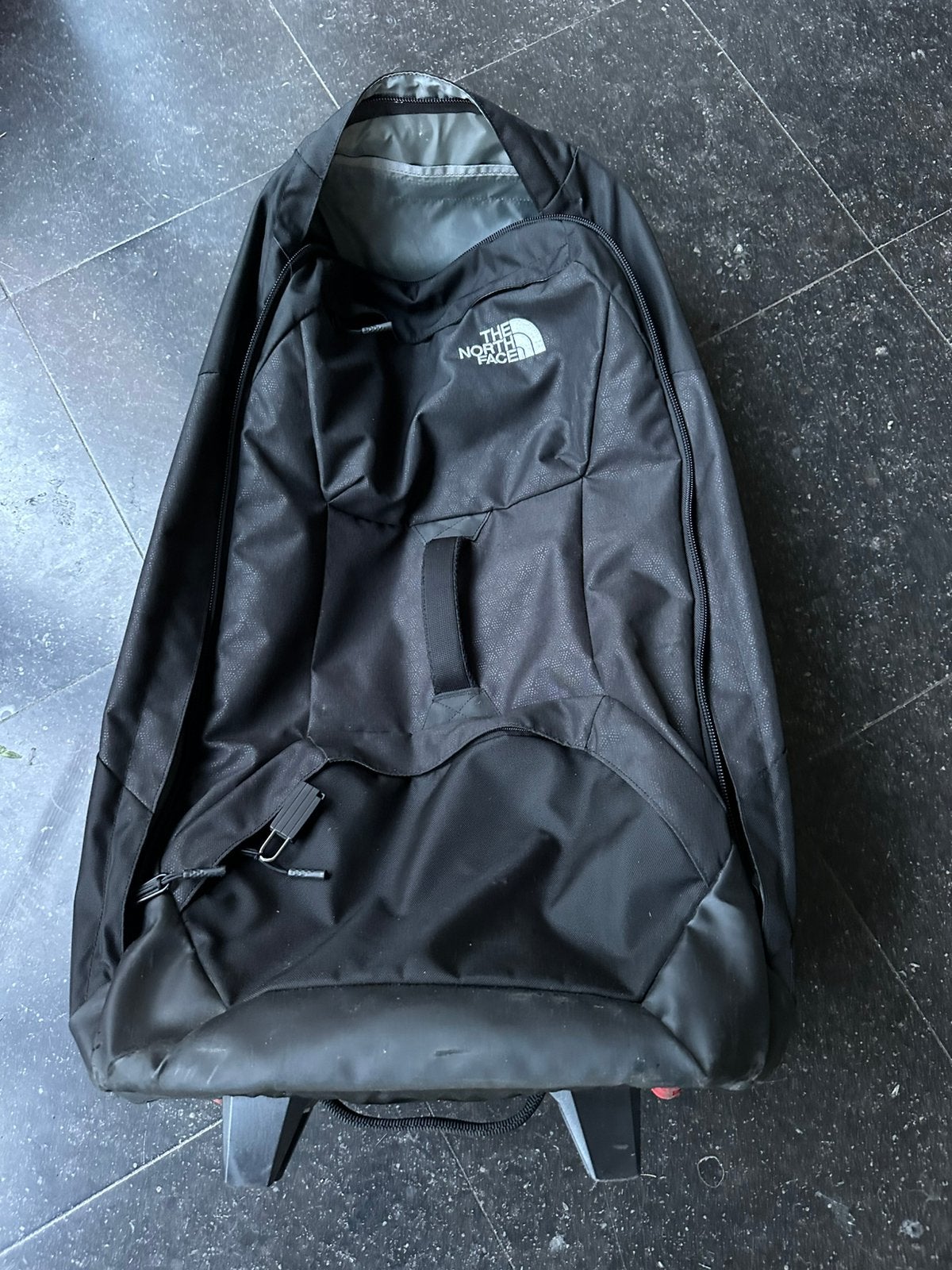 The North Face Longhaul 30" TNF Black 75L, Ophalen, Uitschuifbare handgreep, 30 cm of meer, Zwart