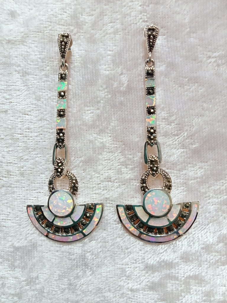 Prachtige Lange Zilveren Oorstekers met Opaal - lengte 60 mm, Sieraden, Tassen en Uiterlijk, Antieke sieraden, Verzenden, Zilver