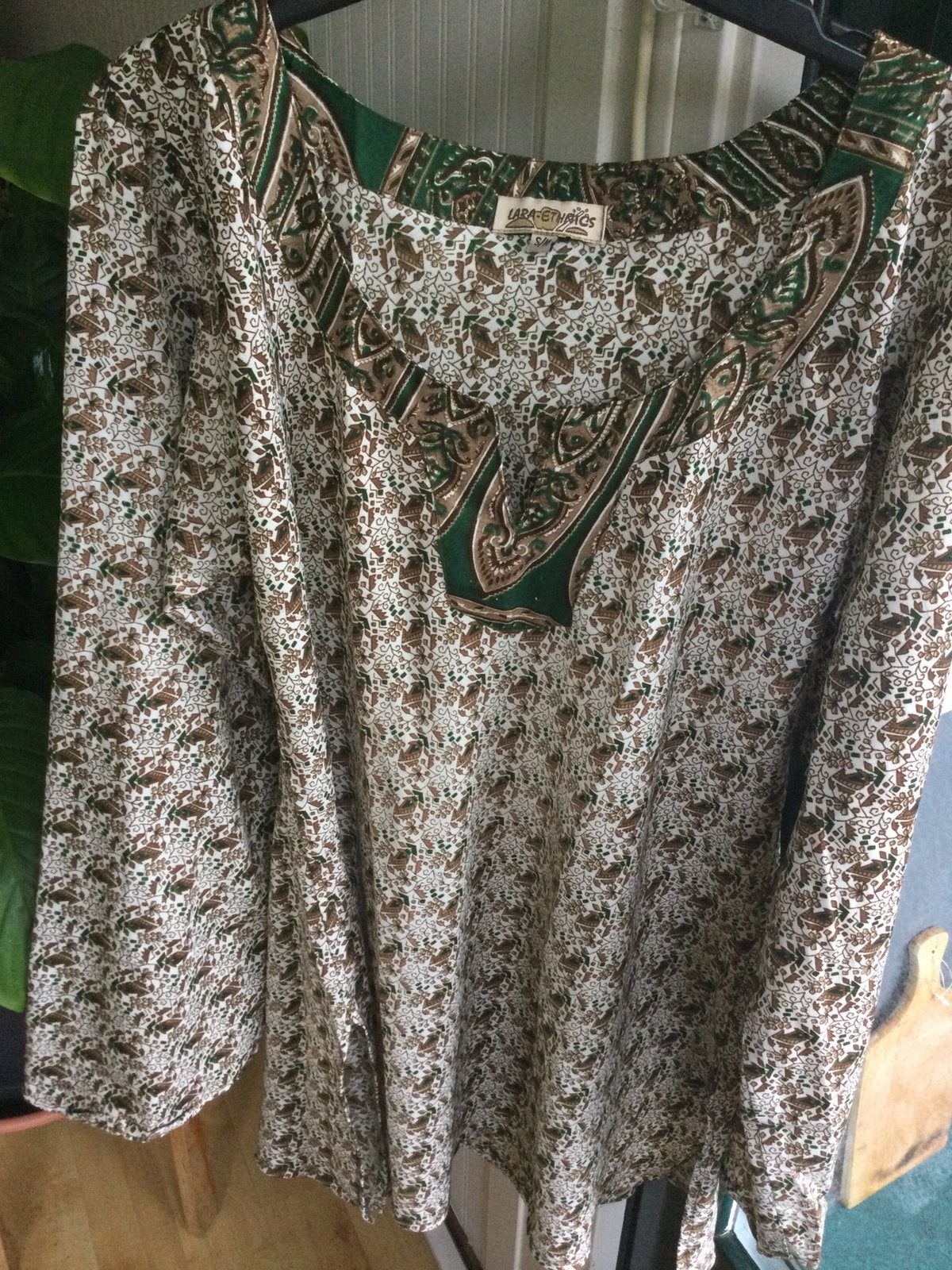 Lara- Ethnics zijden blouse. Maat M. ZGAN., Ophalen of Verzenden, Zo goed als nieuw, Maat 38/40 (M)