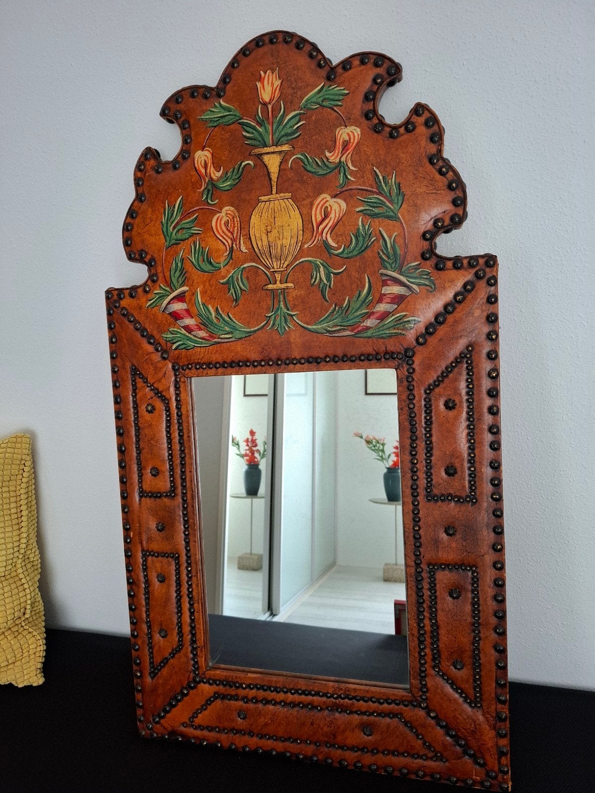 Vintage Spaanse Lederen Spiegel ( Bruidsspiegel ), Antiek en Kunst, Antiek | Spiegels, Ophalen