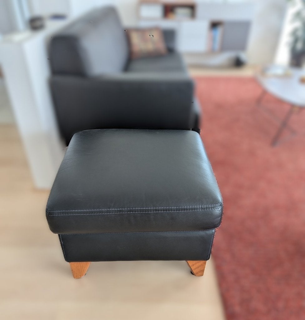 Poef, zwart, leer, Ophalen, Minder dan 50 cm, Leer, Zo goed als nieuw
