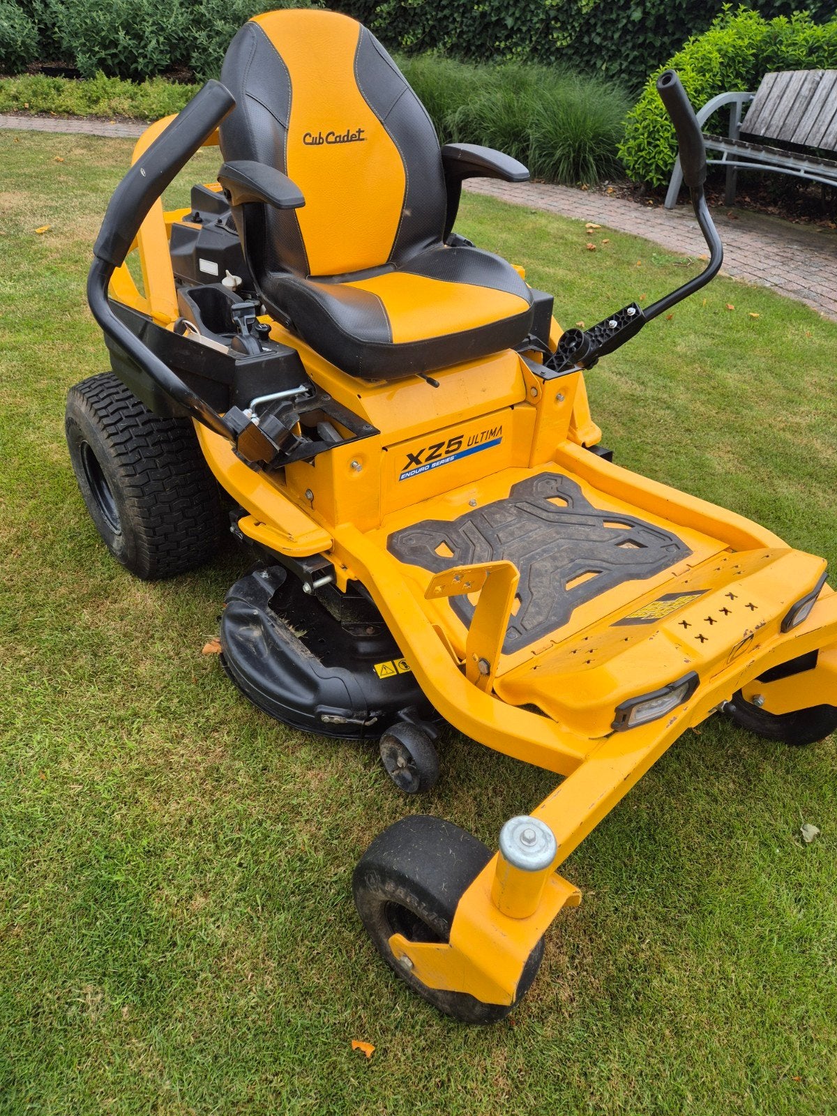 Cub Cadet XZ5 L107 ULTIMA zero-turn, Ophalen, Versnellingen, Zo goed als nieuw, Cub  Cadet