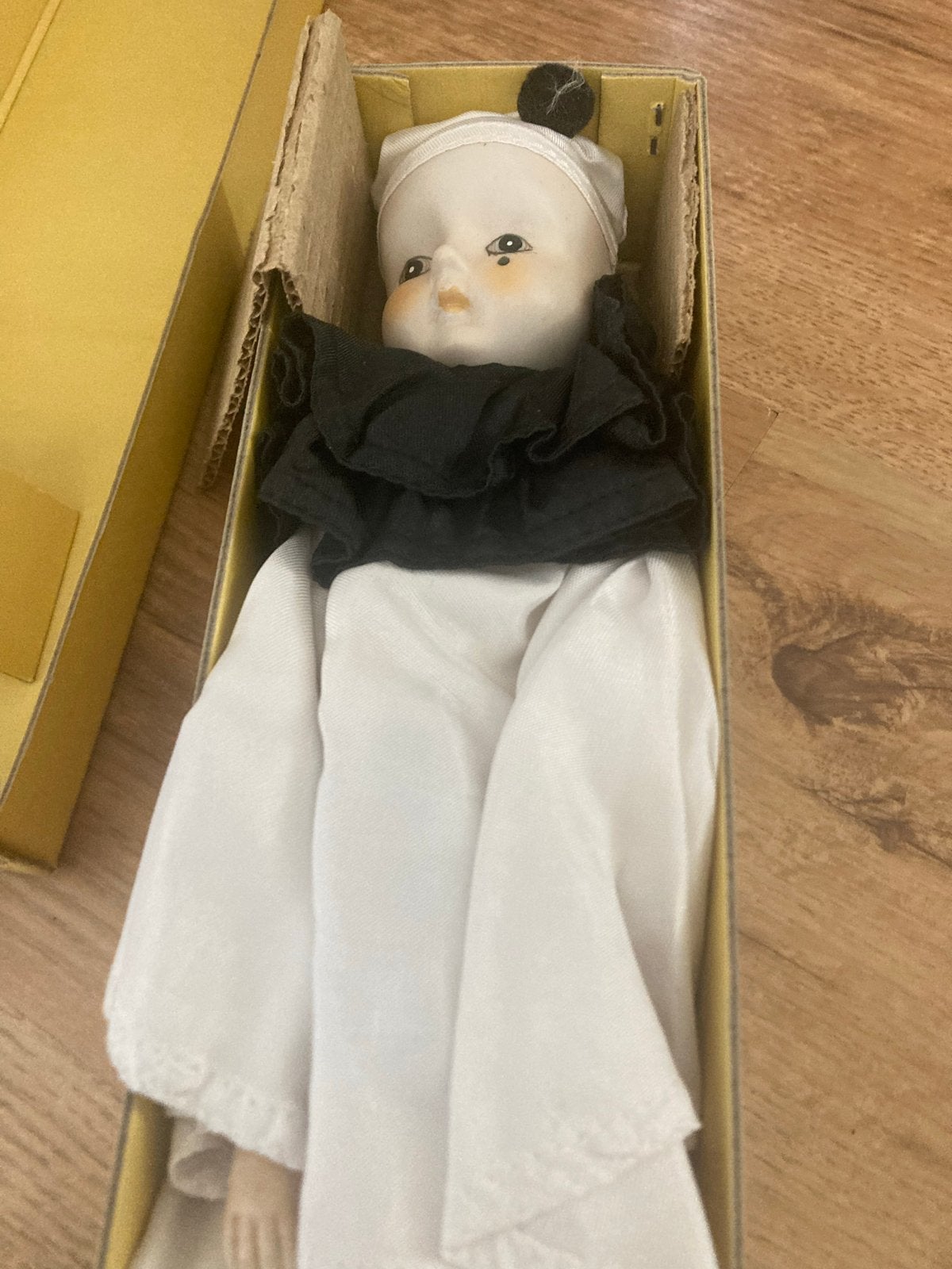 Vintage porseleinen pop in originele doos, Verzamelen, Poppen, Ophalen, Nieuw, Pop