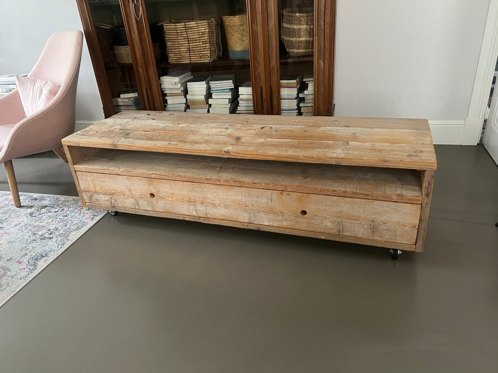 Houten tv meubel op wielen, Ophalen, Gebruikt, Hout