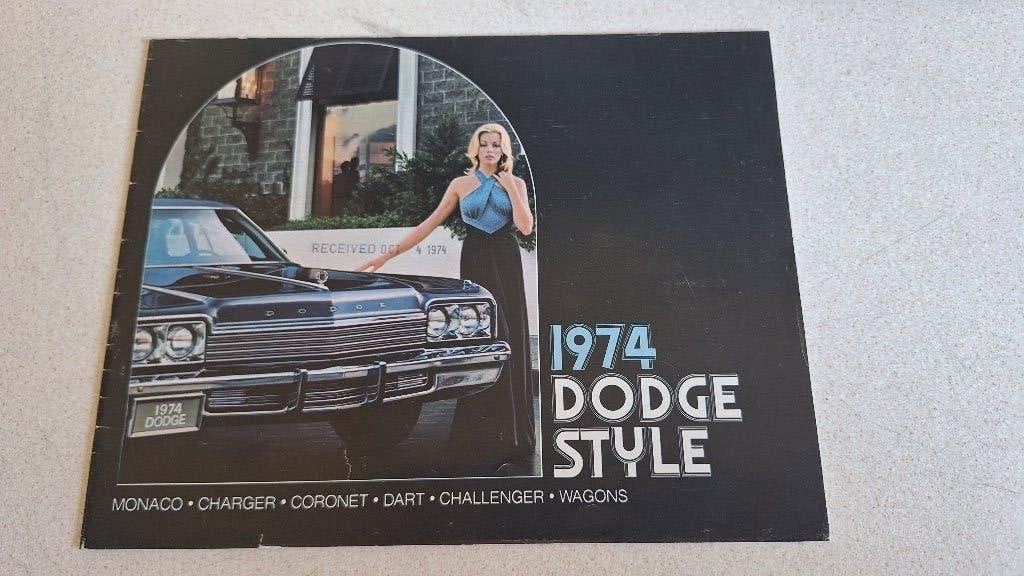 Dodge folder begin jaren 70 oa challenger  / charger / dart, Ophalen of Verzenden, Gelezen, Overige merken