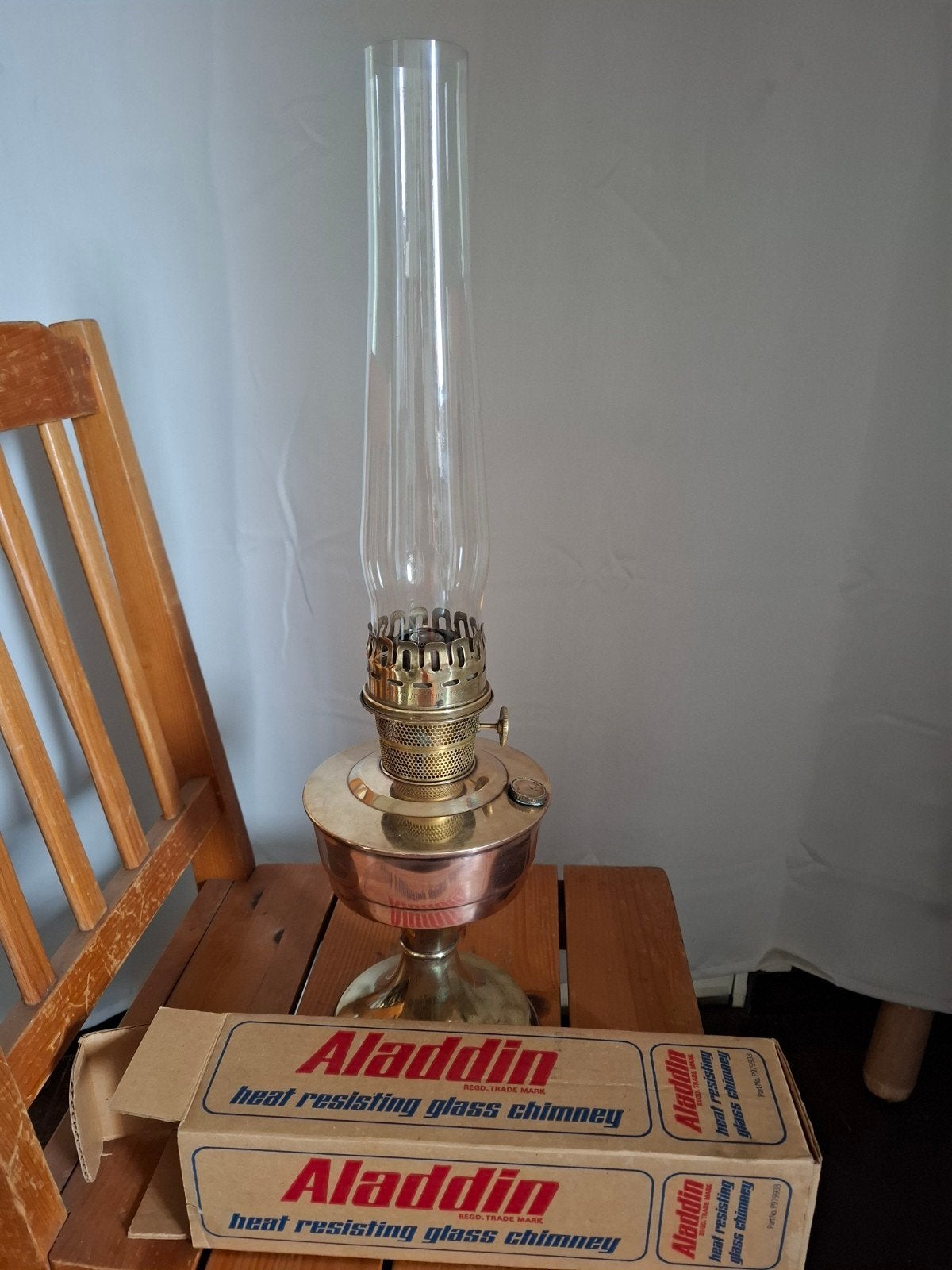 Antieke Aladdin petroleumlamp - koper met nieuwe schoorsteen, Antiek en Kunst, Ophalen of Verzenden