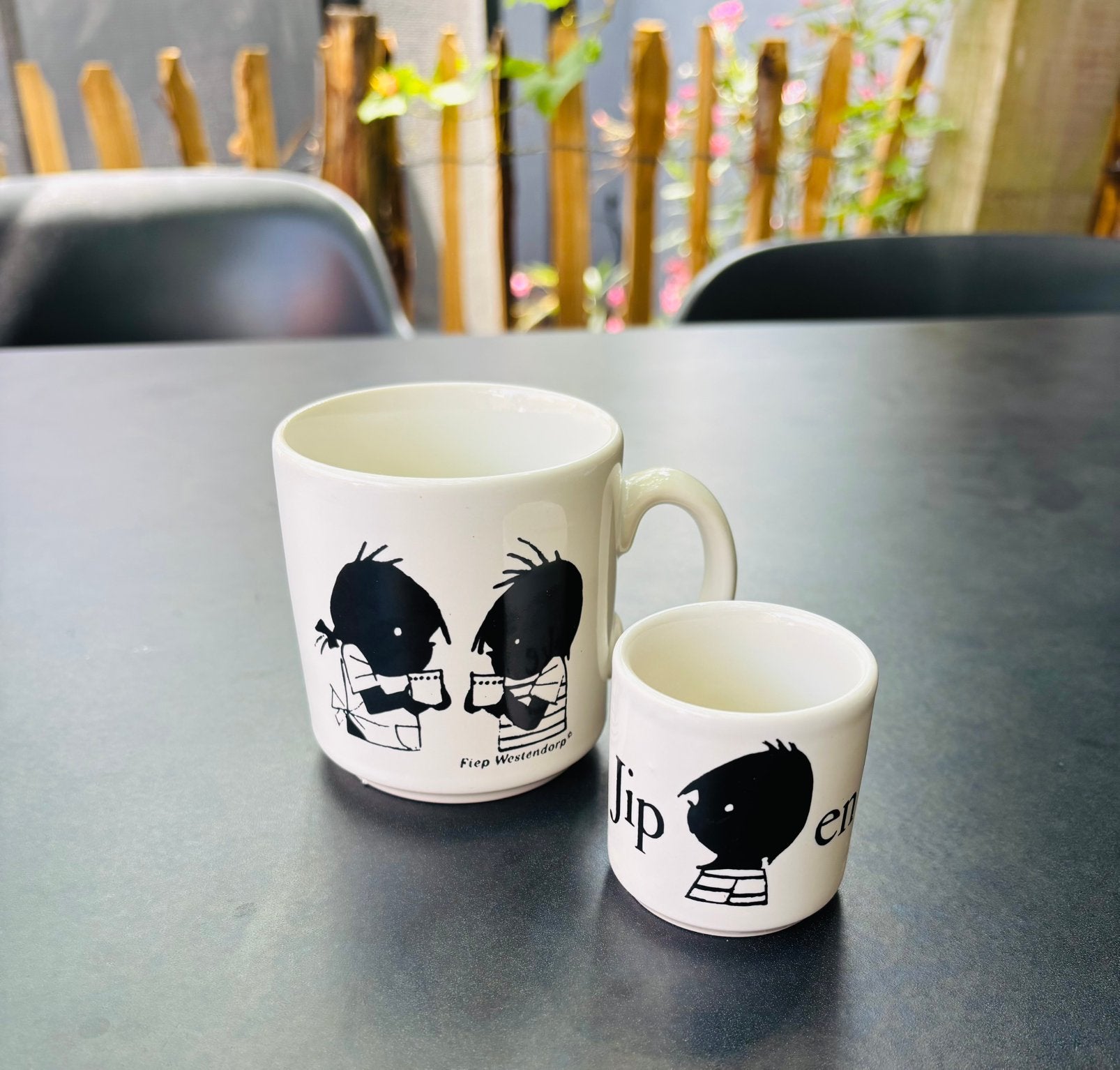 Vintage Jip en Janneke mok en eierdop - Fiep Westendorp, Huis en Inrichting, Keuken | Servies, Gebruikt, Overige merken, Keramiek