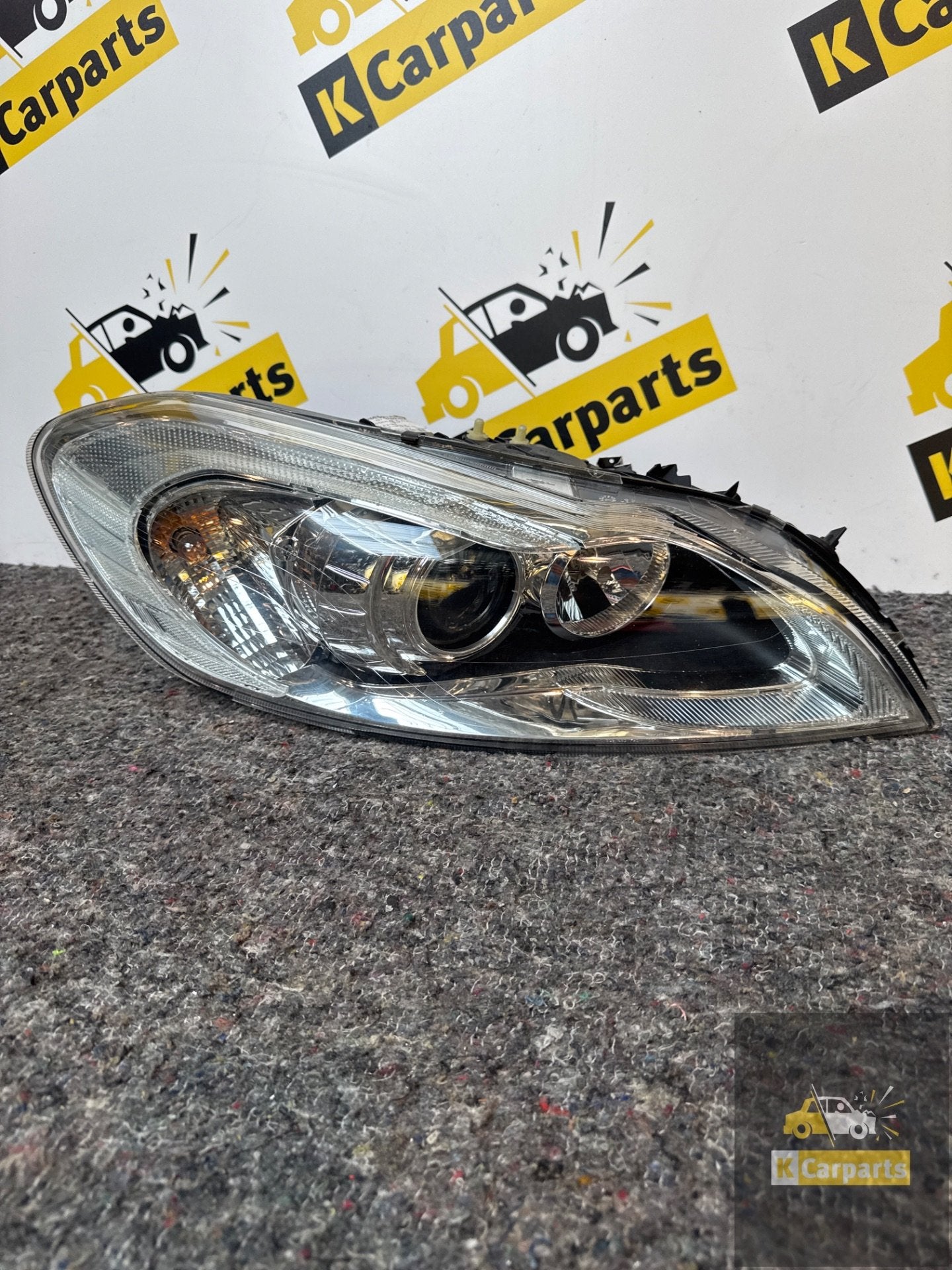Volvo c70 Koplamp rechts voor origineel 31299753 Lamp, Gebruikt, Gunnar Engellaus vag 8
405 31  Gothenburg, SE, Info@volvocars.com