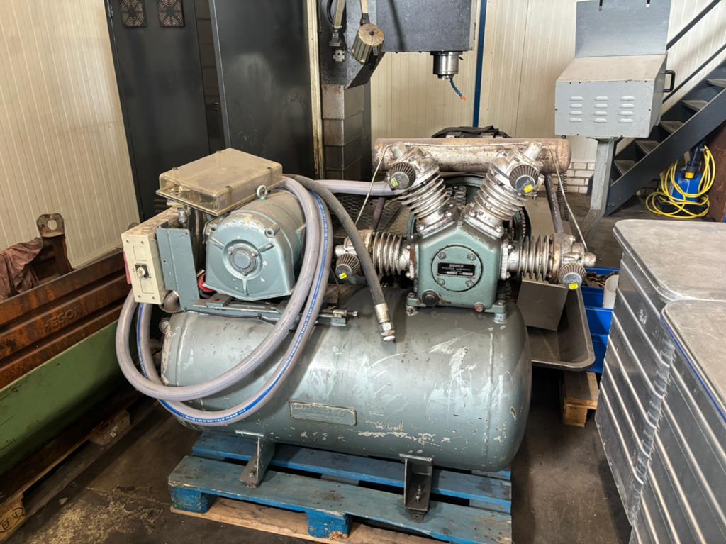 Berko compressor, Doe-het-zelf en Verbouw, Compressors, 100 liter of meer, Ophalen, Zo goed als nieuw
