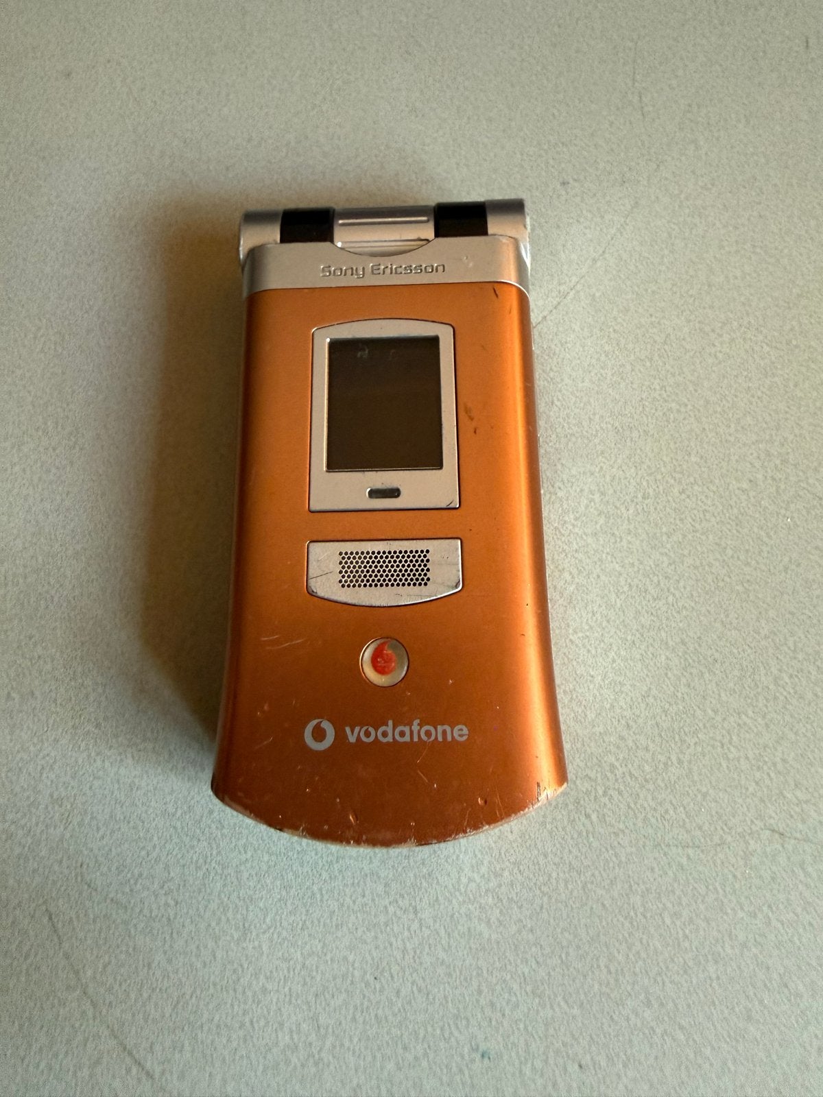 Sony Ericsson V800 Klaptelefoon - Vodafone Branding, Gebruikt, Inklapmodel, Ophalen of Verzenden, Minder dan 3 megapixel