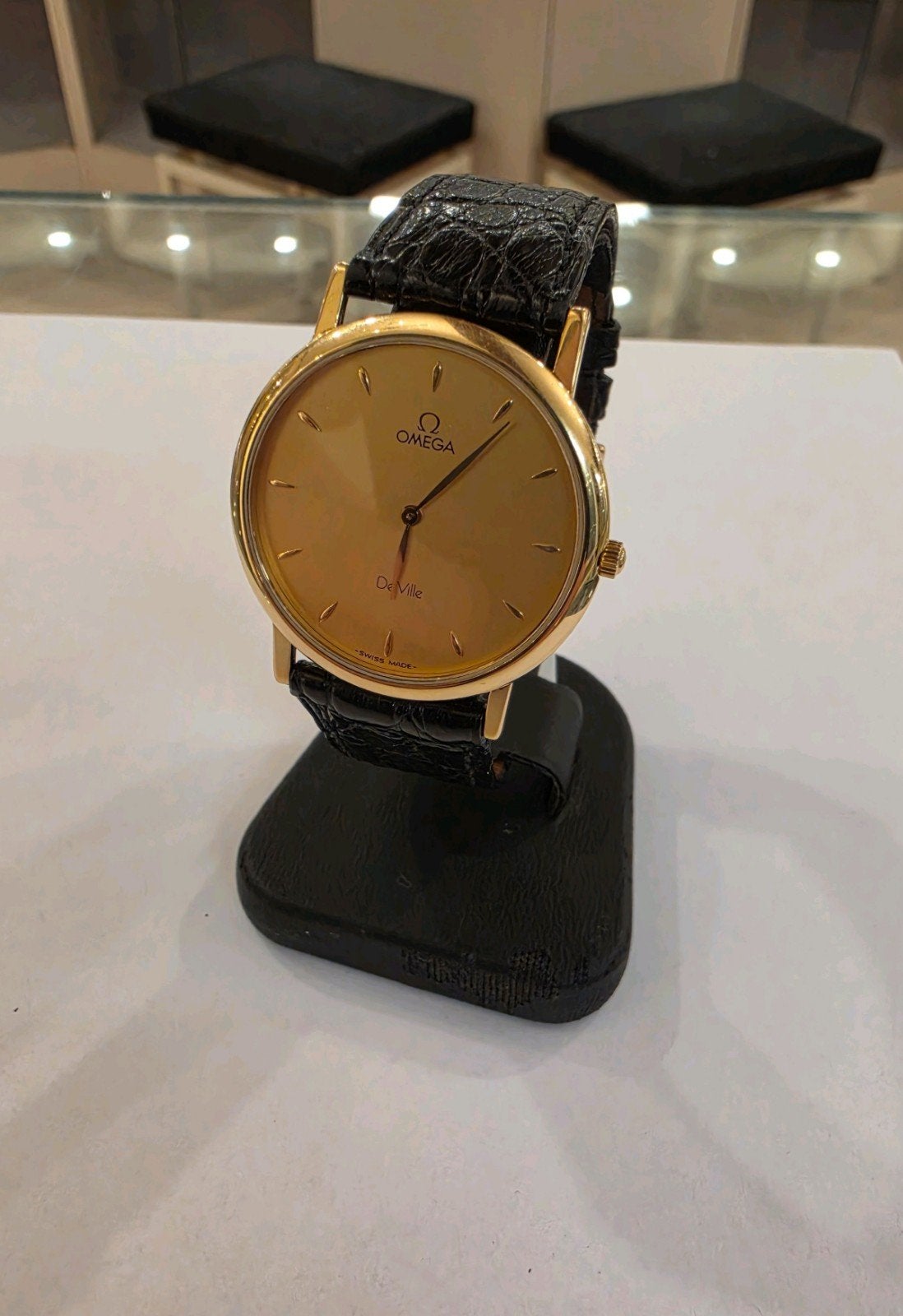 18 karaats gouden Omega de Ville geelgoud lederen band, Leer, Polshorloge, Ophalen of Verzenden, Zo goed als nieuw