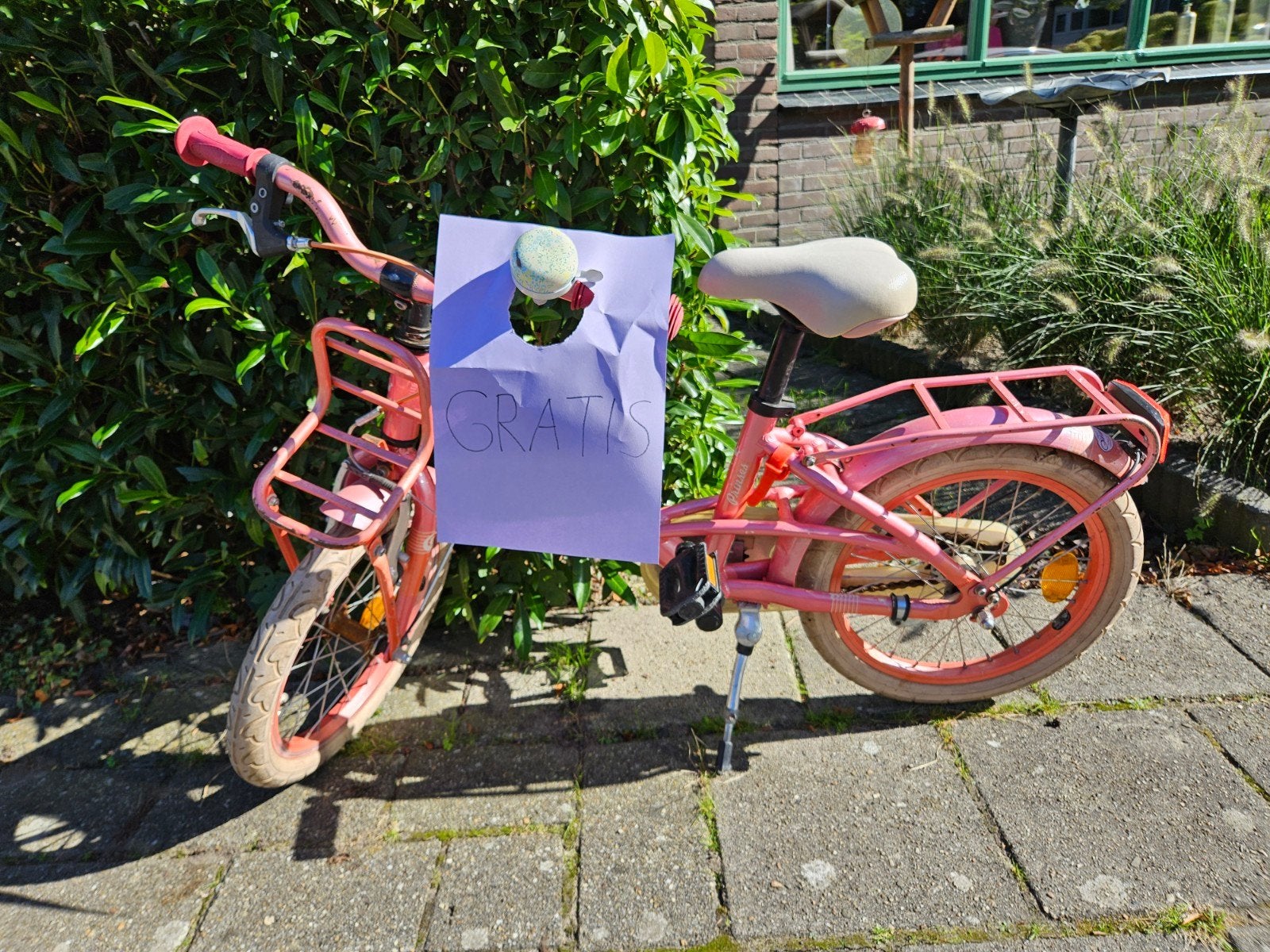 Loekie fiets roze 16 inch GRATIS, Fietsen en Brommers, Ophalen, Terugtraprem, Gebruikt, Loekie