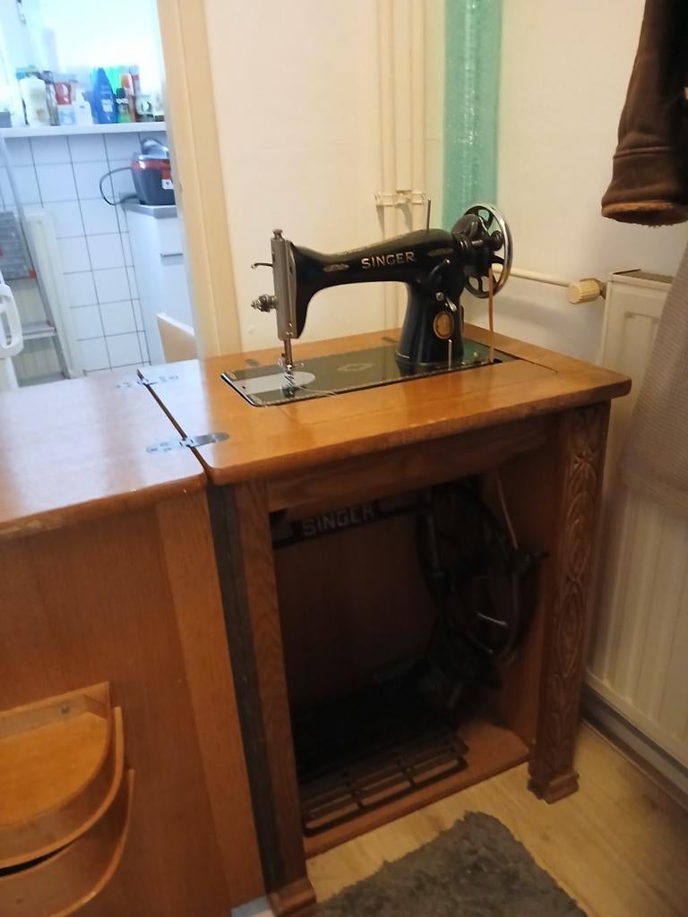 Vintage Singer Naaimachine met Meubel, Ophalen