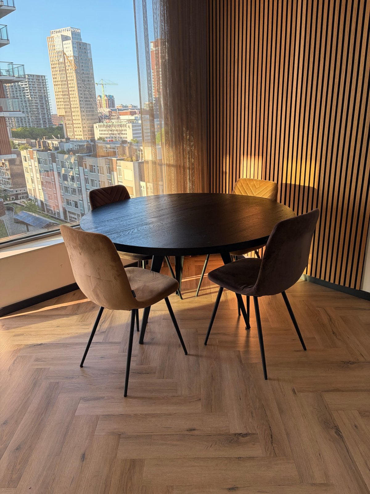 Moderne ronde eettafel (table du sud)  met 4 stoelen, Ophalen, Eikenhout, Rond, Zo goed als nieuw