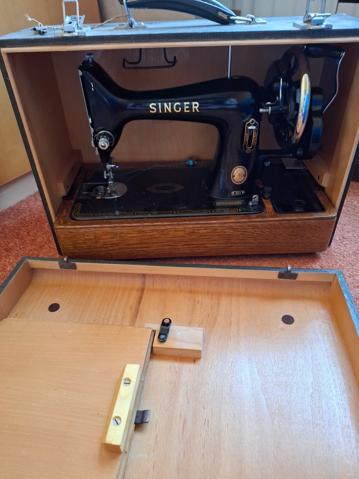 Antieke Singer Naaimachine EJ947642 met originele koffer, Ophalen