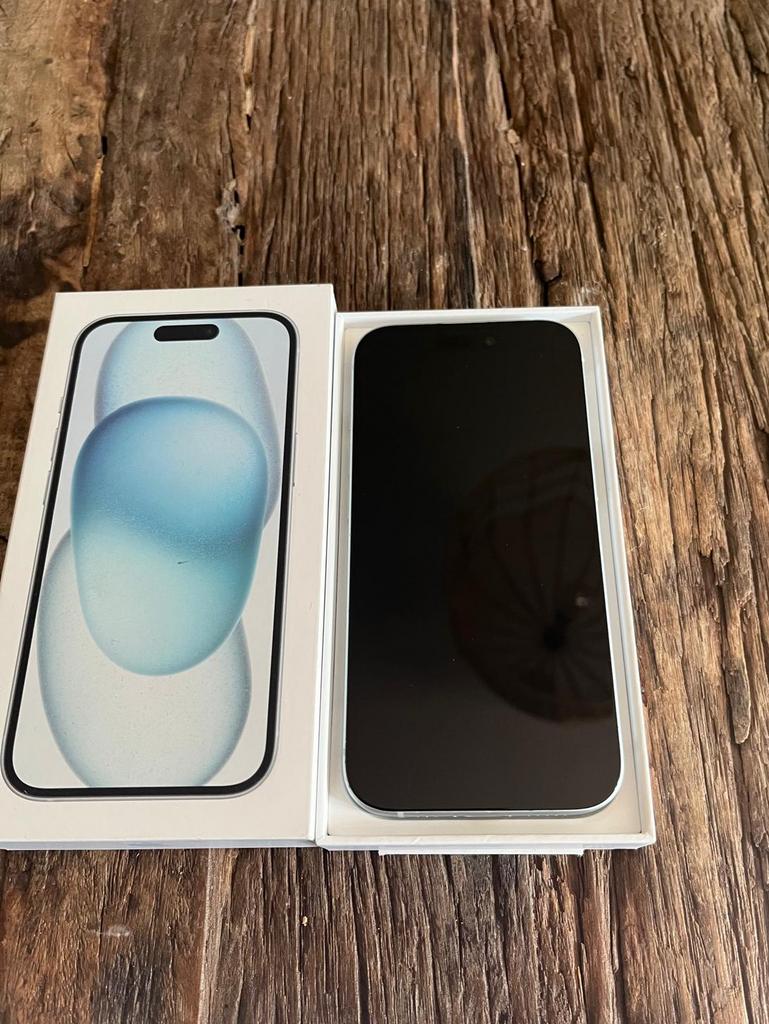 Iphone 15 blauw/witte kleur krasvrij, Telecommunicatie, Mobiele telefoons | Apple iPhone, 128 GB, IPhone 15, Blauw, Ophalen of Verzenden
