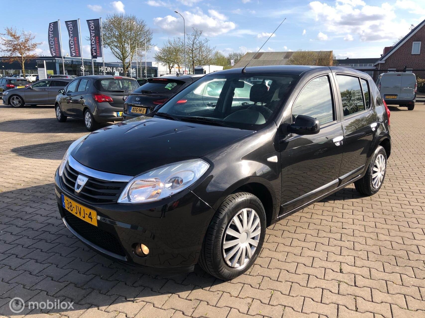 Dacia Sandero 1.2 12v 5DRS HB AIRCO ELL PAKK NW APK, Auto's, Voorwielaandrijving, Gebruikt, Zwart, Origineel Nederlands