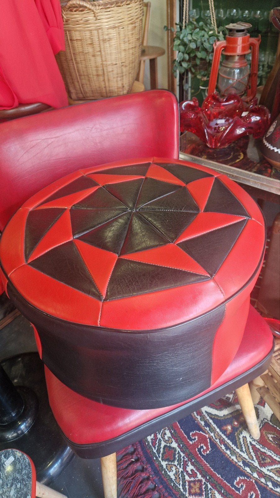 Leren retro poef rood zwart, Minder dan 50 cm, Gebruikt, Rond, Ophalen of Verzenden