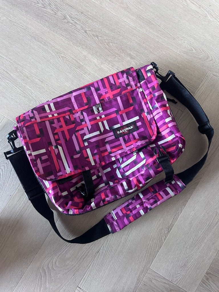 Eastpack schoudertas, Ophalen of Verzenden, Zo goed als nieuw, Zwart