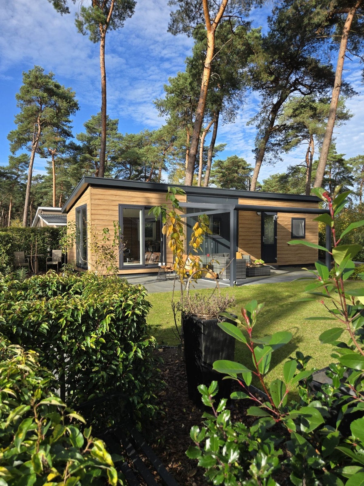 TE HUUR JULI CHALET NB IN BOSSEN AAN PRACHTIG ZWEMMEER