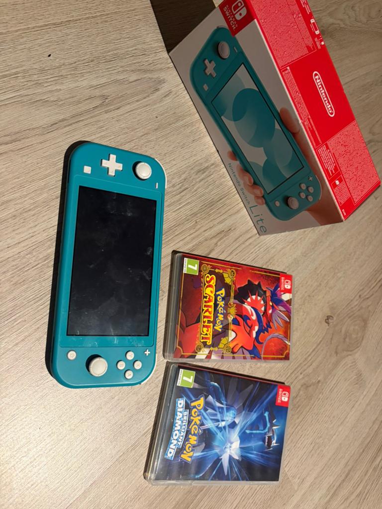 Nintendo Switch Lite met 2 pokemon spellen, Spelcomputers en Games, Ophalen, Turquoise, Zo goed als nieuw