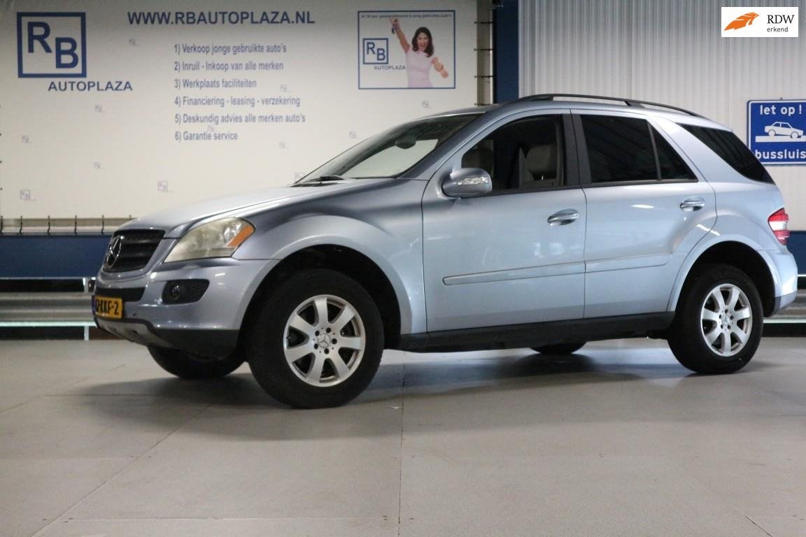 Mercedes-Benz M-klasse 350 AUTOMAAT / SCHUIFDAK / KETTING VE, Auto's, Mercedes-Benz, Automaat, Gebruikt, Blauw, Leder