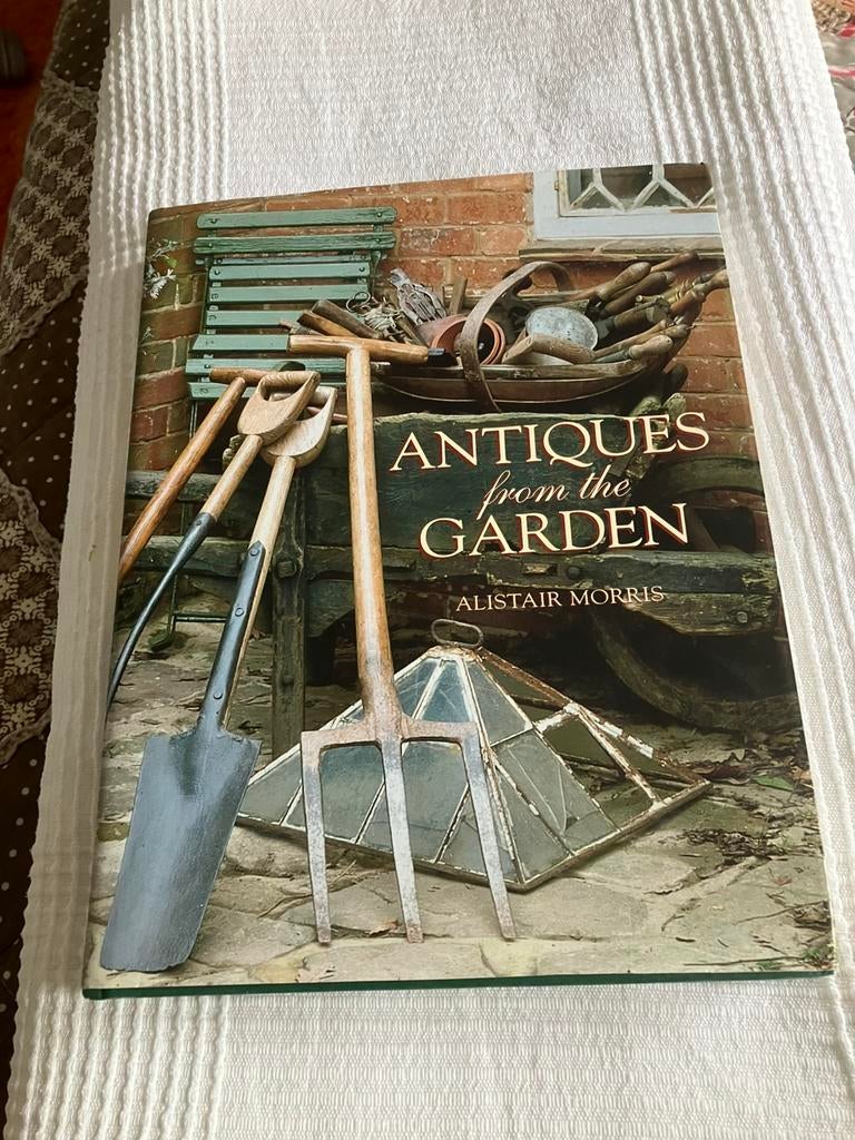 Engels: Antiques from the garden, Ophalen of Verzenden, Zo goed als nieuw, Interieur en Design