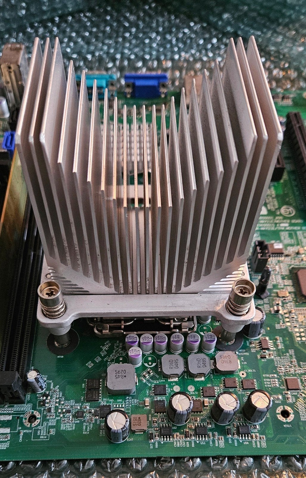Dell PowerEdge T110 moederbord + Intel Xeon X3450 + 4 GB RAM, DDR3, Ophalen of Verzenden, Zo goed als nieuw, Micro-ATX