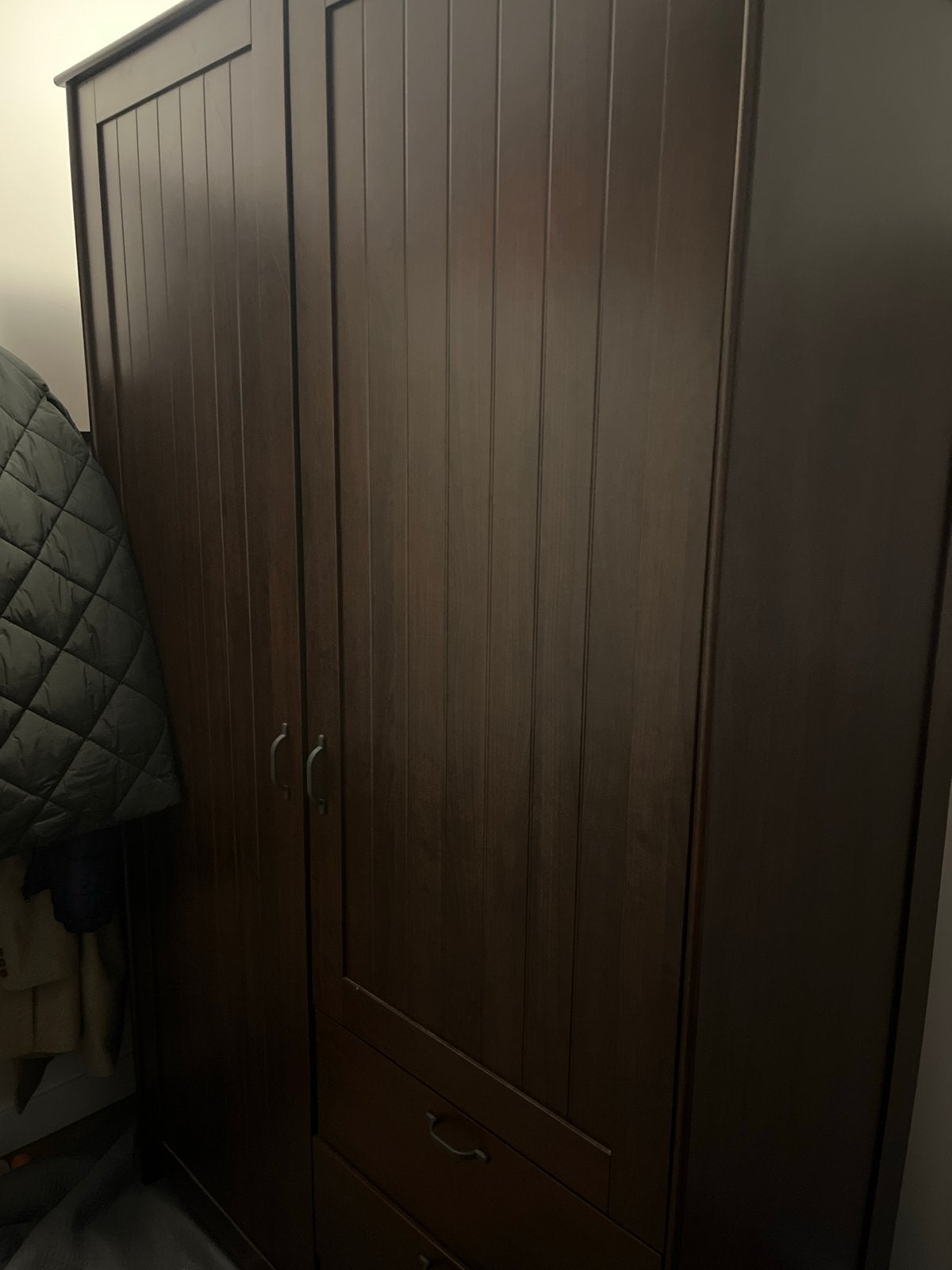 Donkerbruine Ikea kledingkast met lades en hangruimte, Ophalen, Gebruikt, 100 tot 150 cm, Met lade(s)