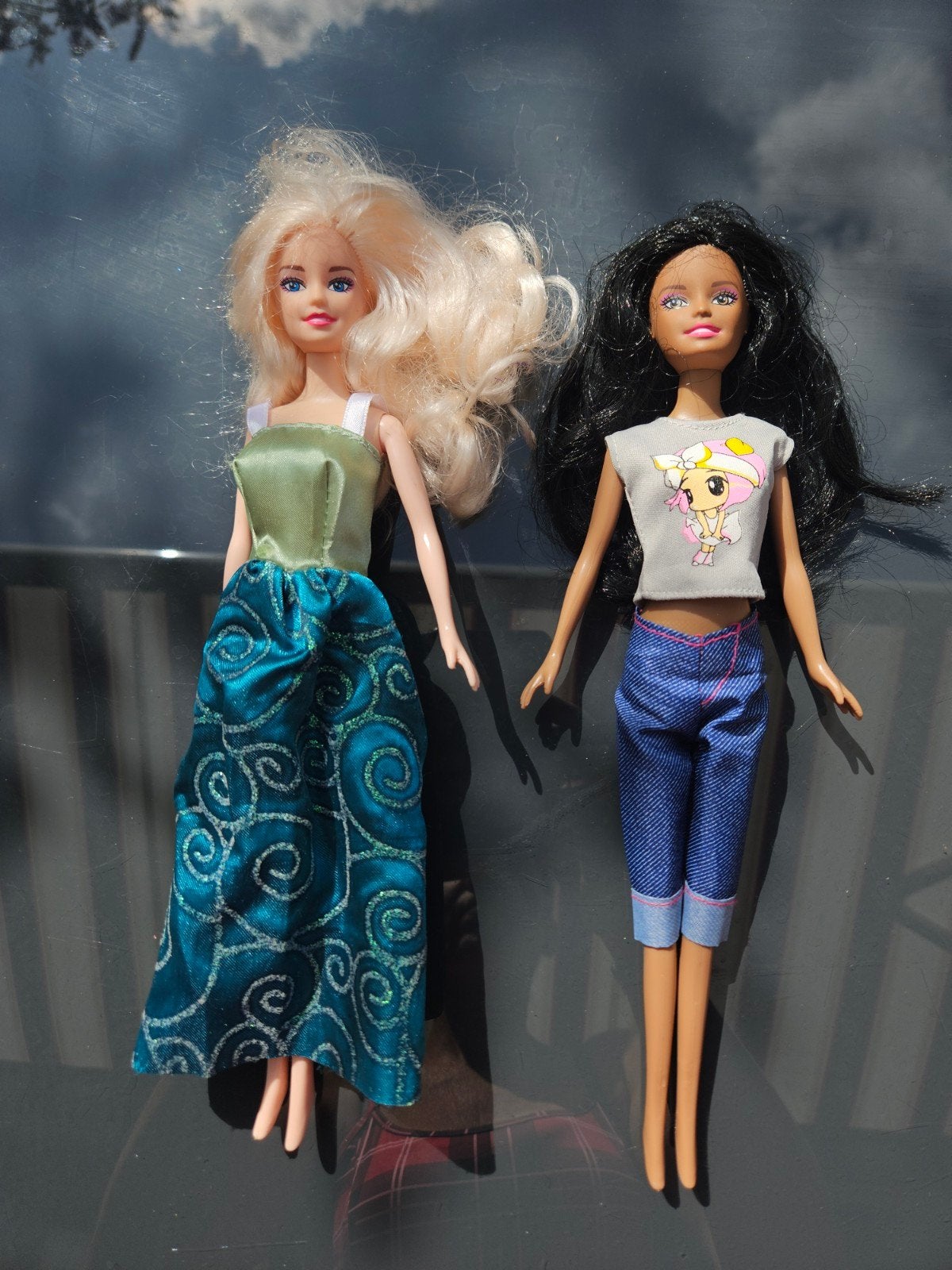 2 vriendinnen poppen met unieke looks, Kinderen en Baby's, Speelgoed | Poppen, Ophalen of Verzenden, Gebruikt, Barbie