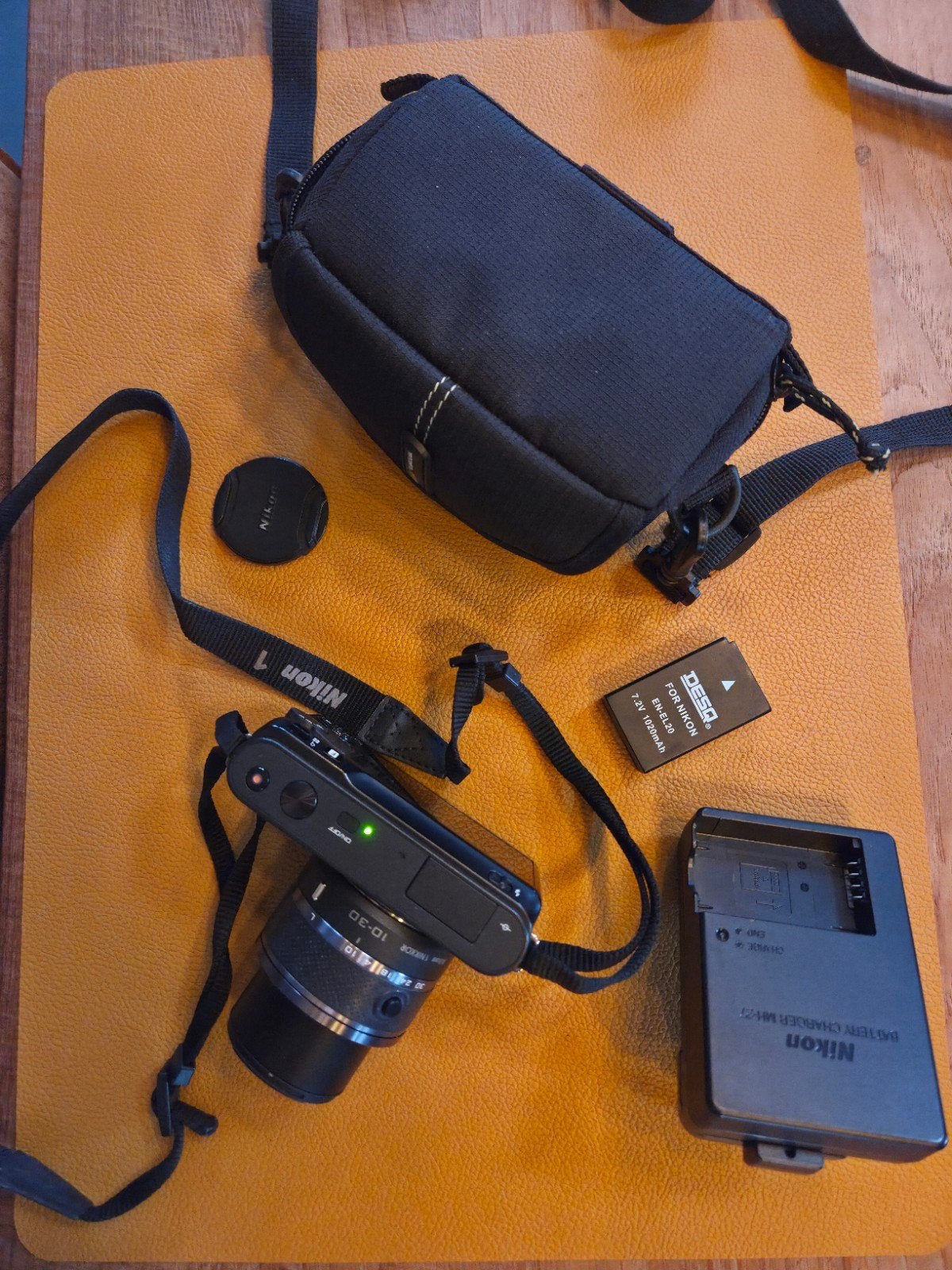 Nikon 1 J1 Camera met accessoires., Beeldstabilisatie, Ophalen of Verzenden, Zo goed als nieuw, Accu