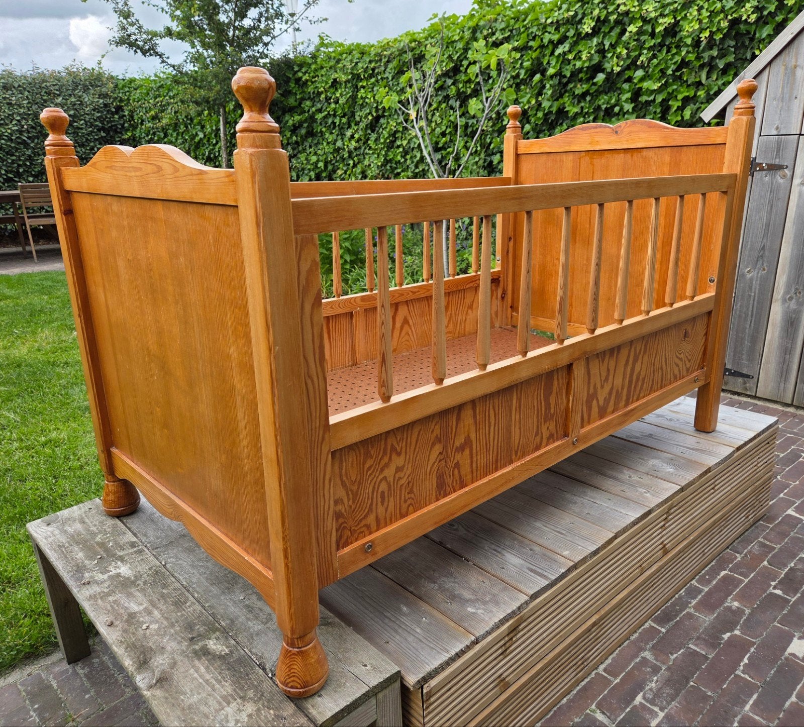 Vintage houten ledikant met spijlen, Ophalen, Gebruikt, Ledikant