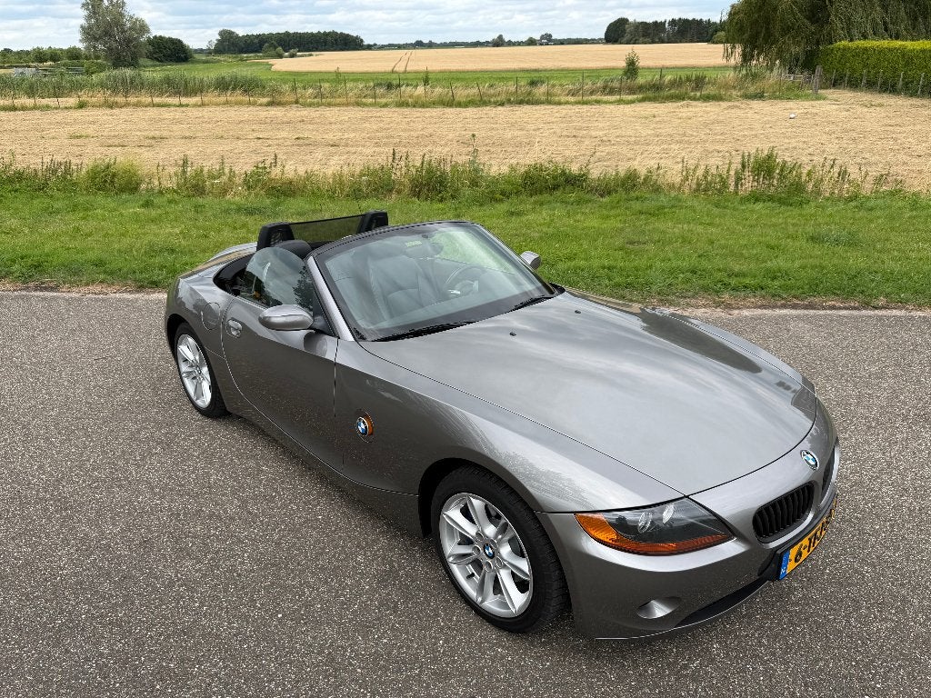 BMW Z4 Roadster 3.0i – 231pk – handgeschakeld – Sterlinggrau, Auto's, Achterwielaandrijving, Zwart, Cabriolet, Handgeschakeld