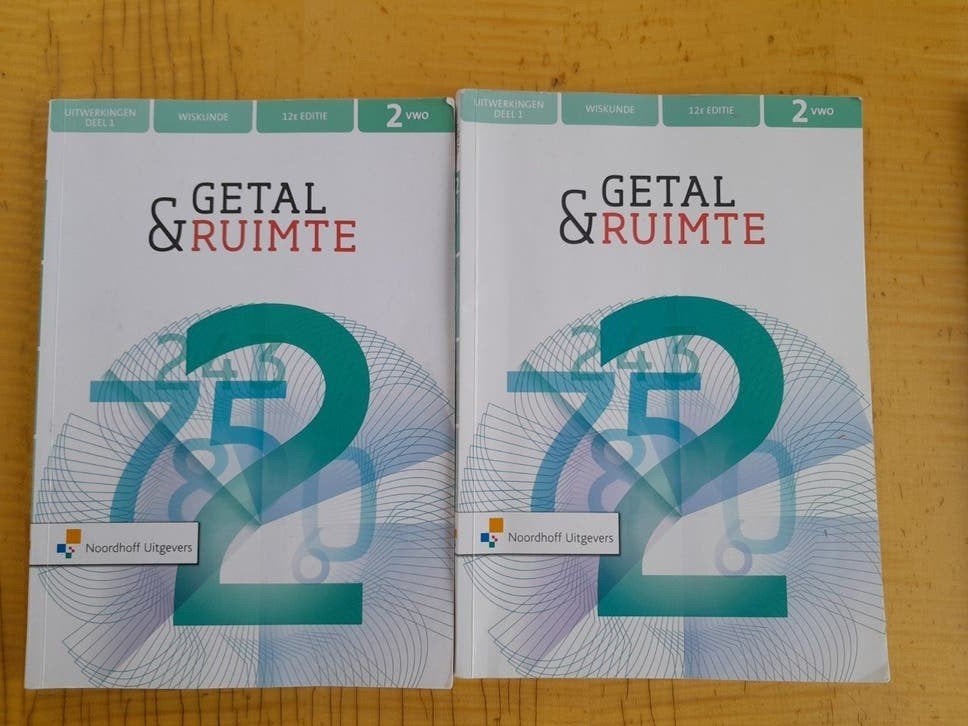 Uitwerkingen deel 1 en 2 2VWO Getal en Ruimte 12e ed, Boeken, Ophalen of Verzenden, VWO