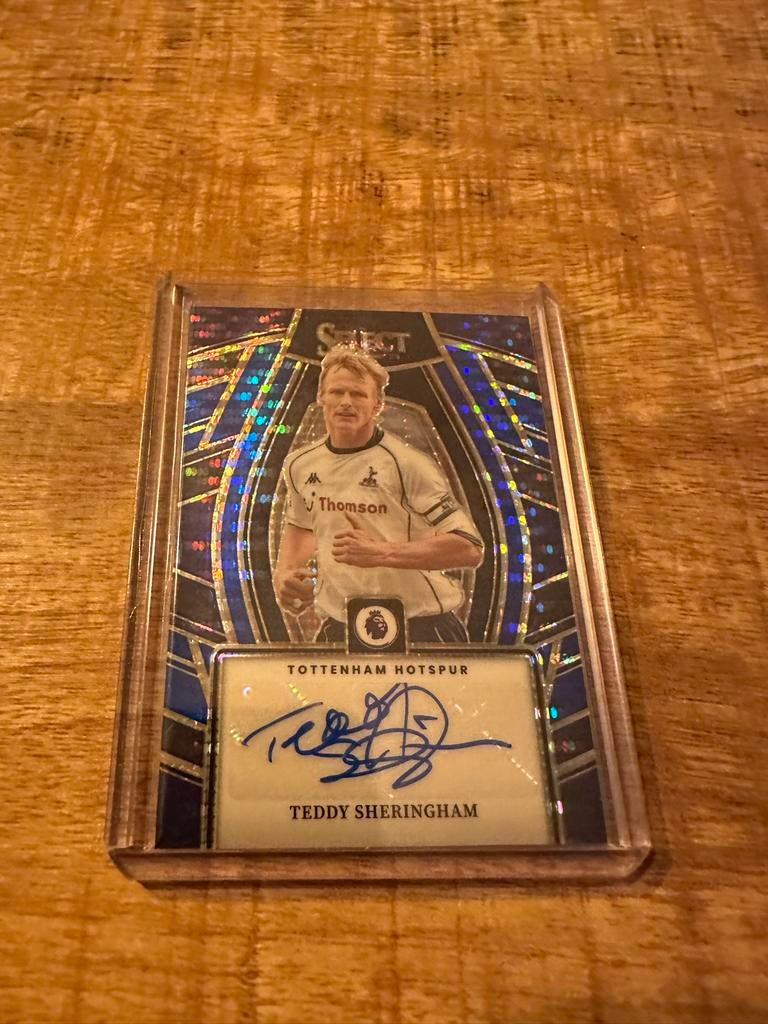 Panini Select Teddy Sheringham Auto Tottenham Hotspur, Verzamelen, Sportartikelen en Voetbal, Nieuw, Spelerskaart, Buitenlandse clubs
