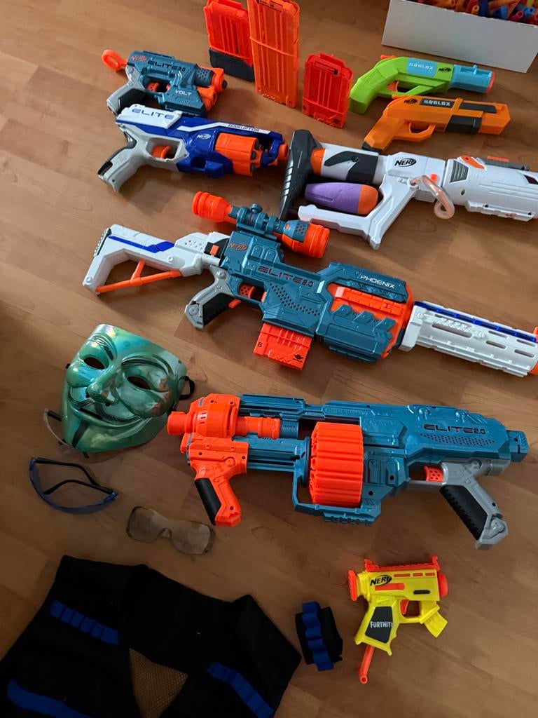 Grote Nerf speelgoedset met accessoires, Kinderen en Baby's, Speelgoed | Overig, Gebruikt, Jongen of Meisje, Ophalen of Verzenden