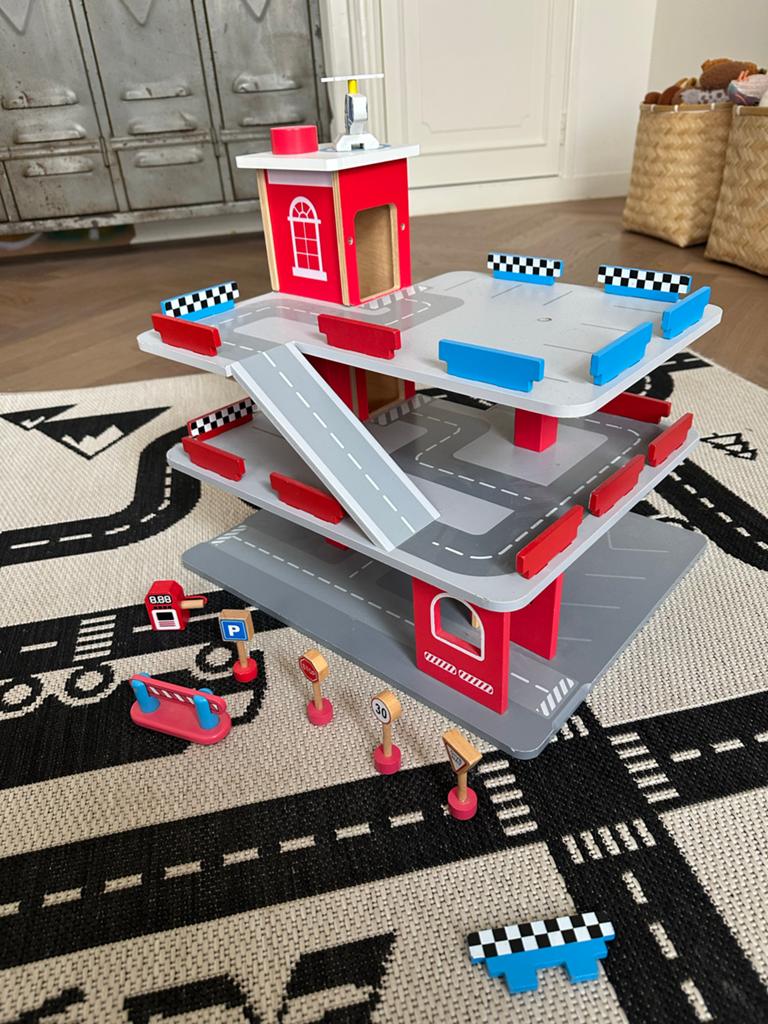 Houten Parkeergarage met Helikopterplatform, Ophalen of Verzenden, Zo goed als nieuw, Handmatig, Overige merken